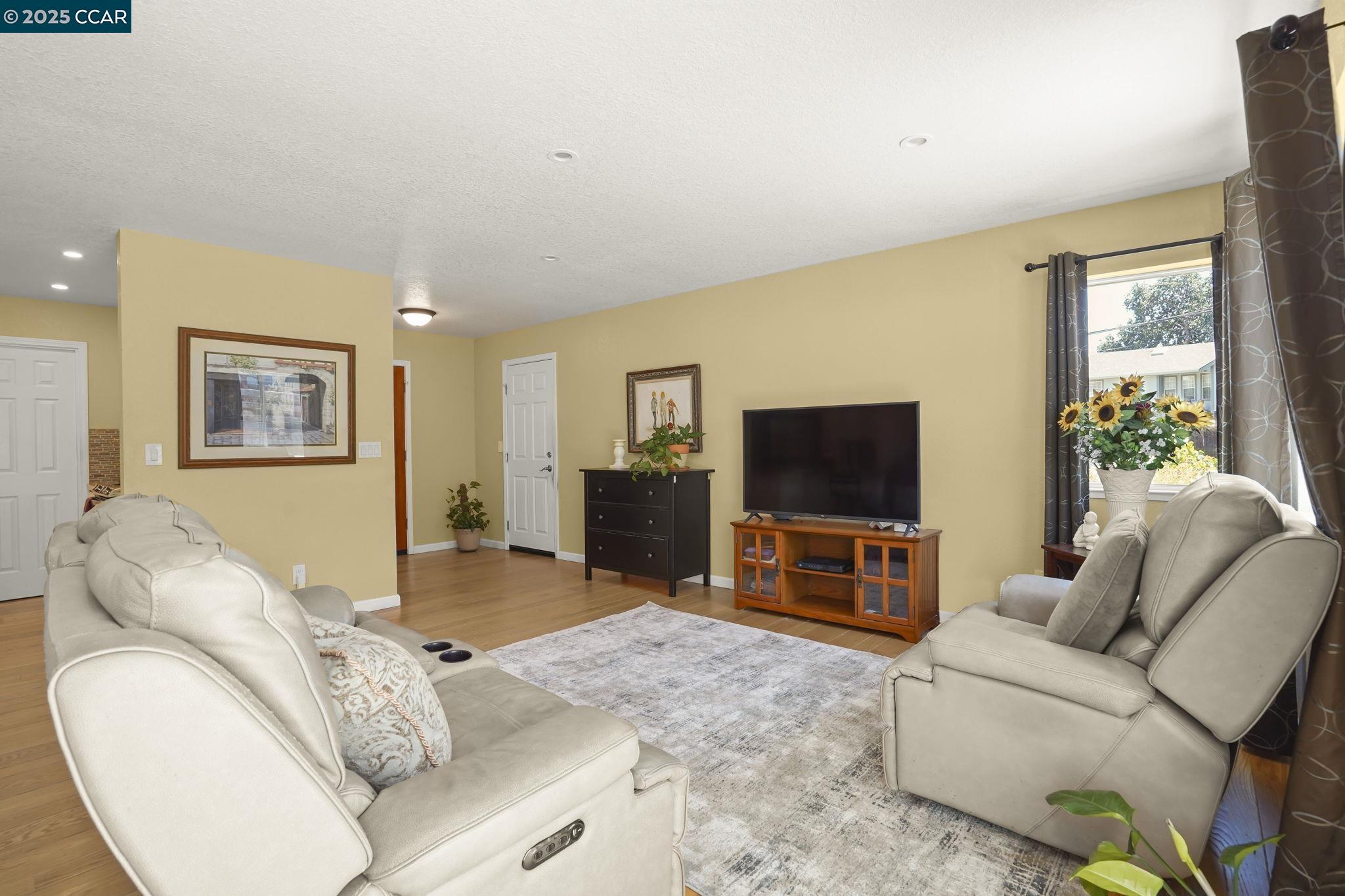 Detail Gallery Image 6 of 35 For 1801 San Luis Rd, Walnut Creek,  CA 94597-2512 - 4 Beds | 3 Baths