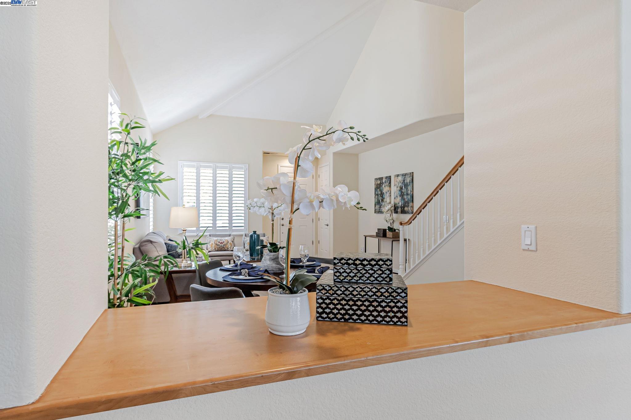Detail Gallery Image 14 of 53 For 1657 via Cortina, San Jose,  CA 95120 - 3 Beds | 2/1 Baths