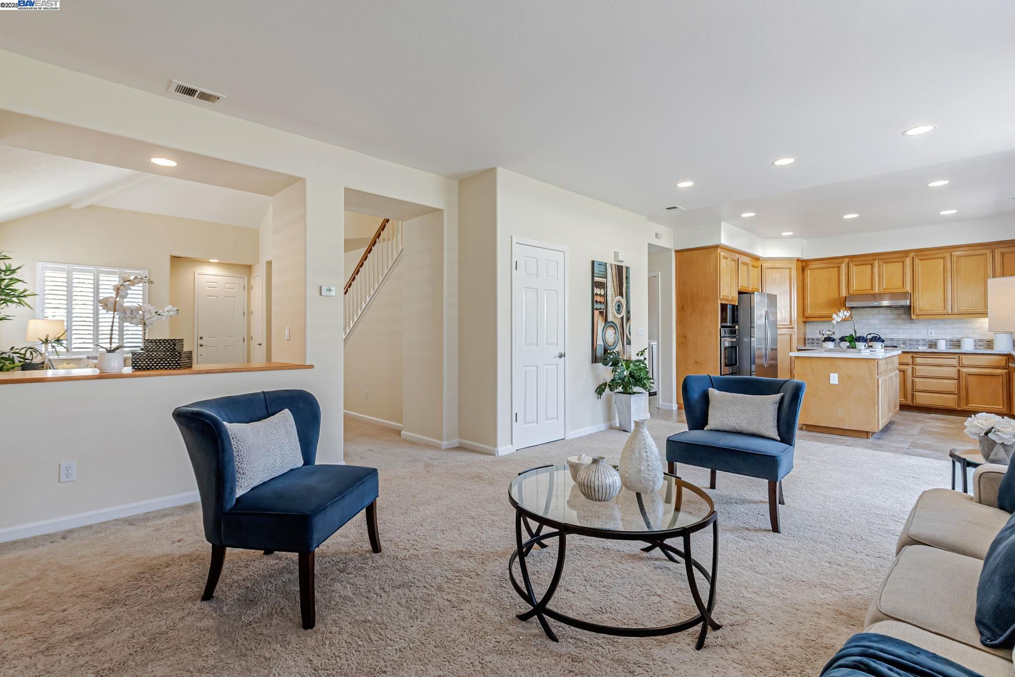 Detail Gallery Image 8 of 53 For 1657 via Cortina, San Jose,  CA 95120 - 3 Beds | 2/1 Baths