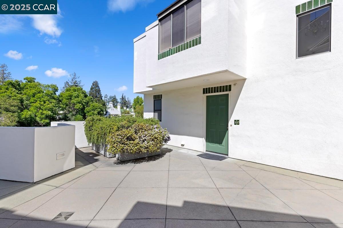 Detail Gallery Image 3 of 25 For 50 Mozden Ln, Pleasant Hill,  CA 94523-3372 - 2 Beds | 2 Baths