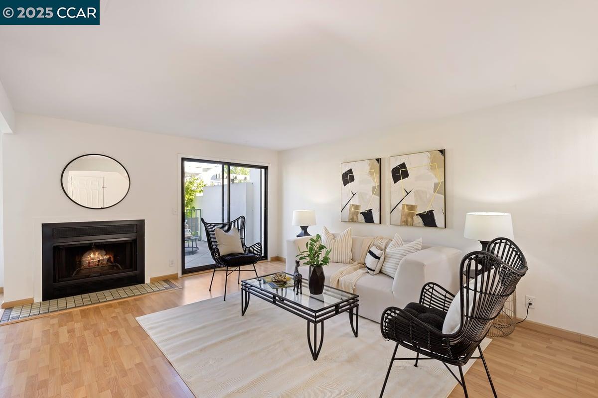Detail Gallery Image 4 of 25 For 50 Mozden Ln, Pleasant Hill,  CA 94523-3372 - 2 Beds | 2 Baths