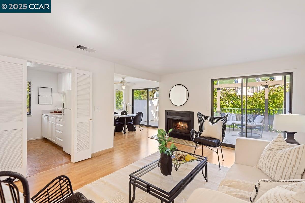 Detail Gallery Image 5 of 25 For 50 Mozden Ln, Pleasant Hill,  CA 94523-3372 - 2 Beds | 2 Baths