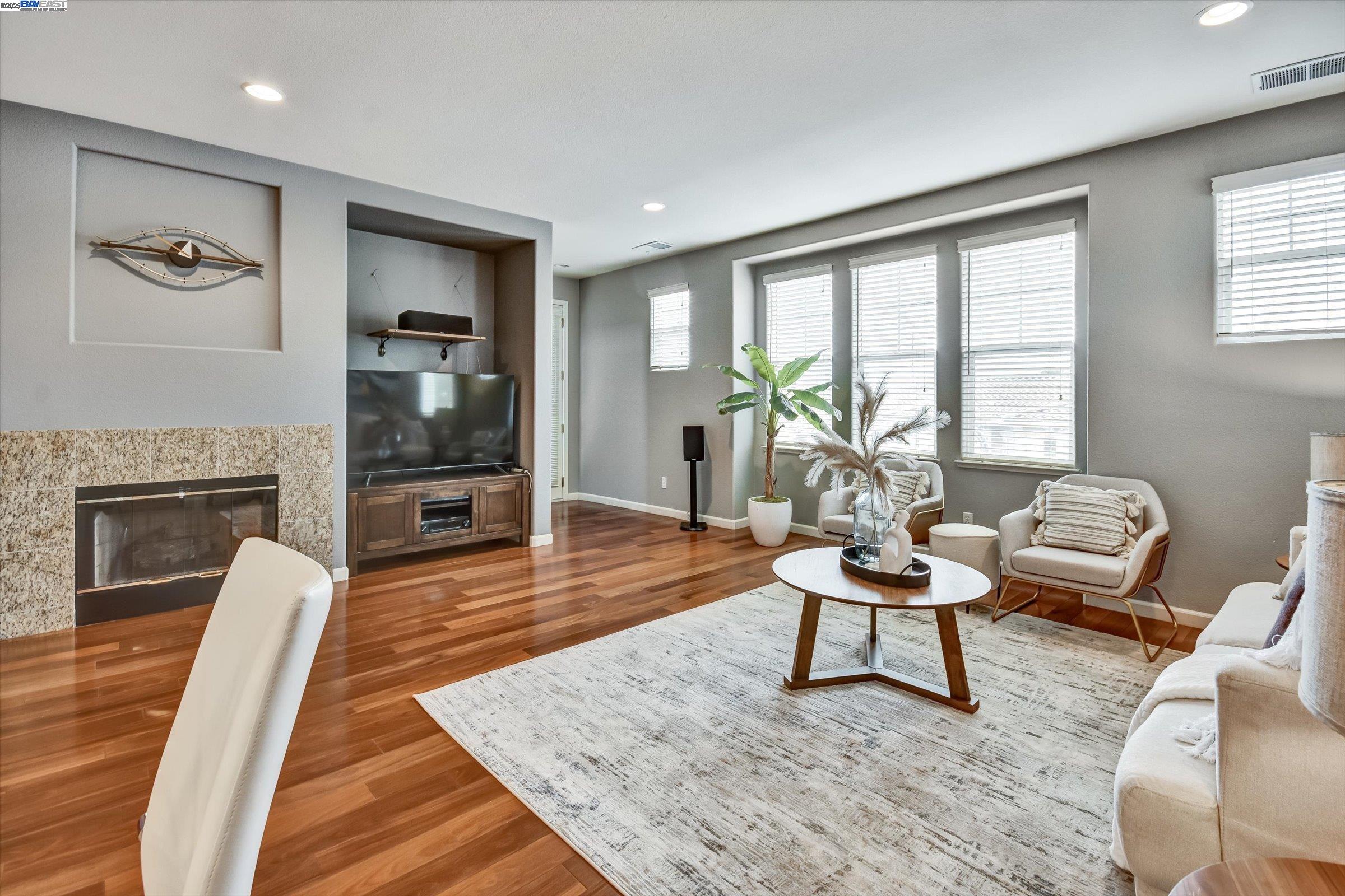 Detail Gallery Image 7 of 29 For 761 Batista Dr, San Jose,  CA 95136 - 3 Beds | 3 Baths