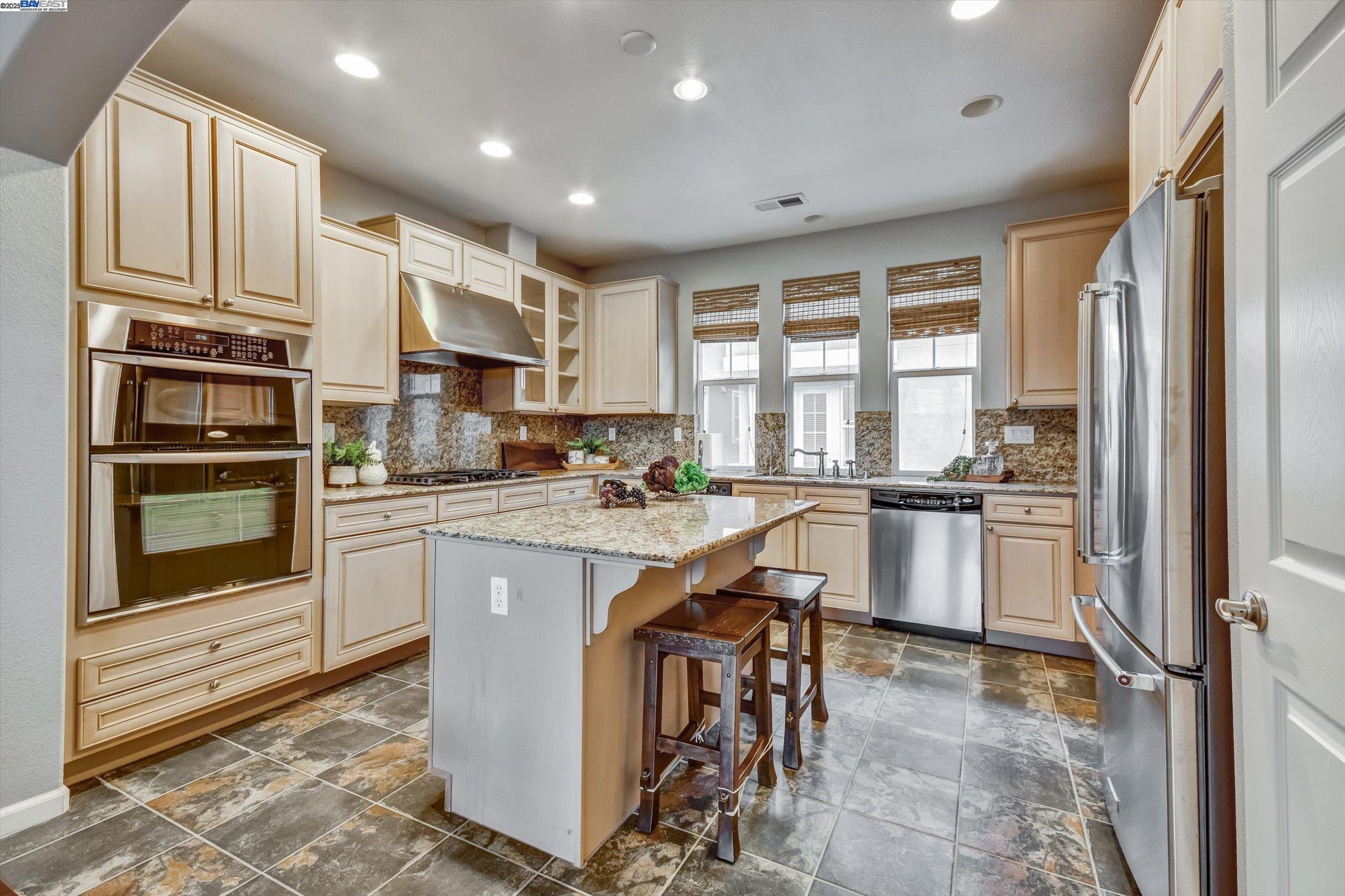 Detail Gallery Image 8 of 29 For 761 Batista Dr, San Jose,  CA 95136 - 3 Beds | 3 Baths