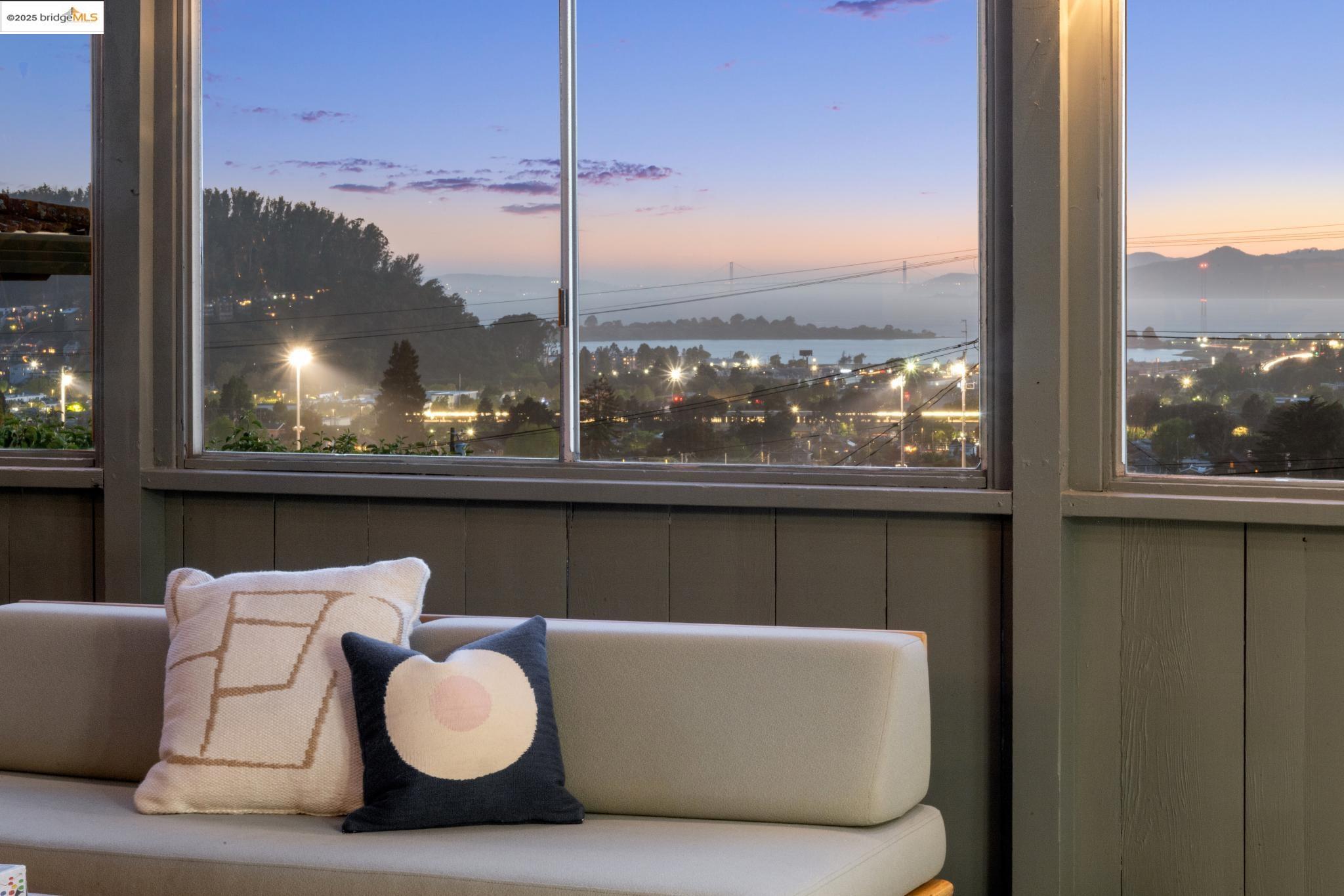 Detail Gallery Image 11 of 60 For 417 Seaview Dr, El Cerrito,  CA 94530 - 4 Beds | 3 Baths