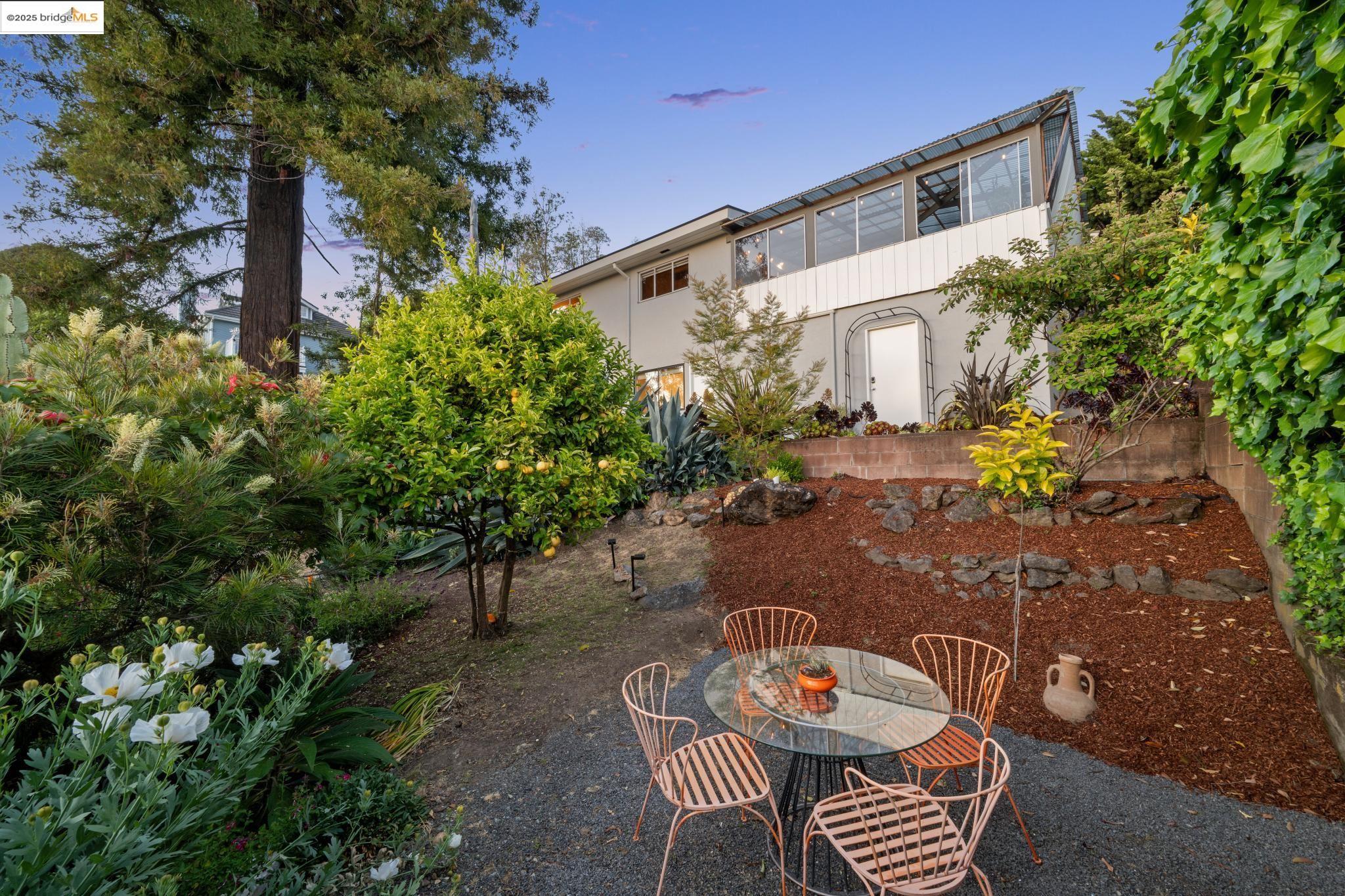 Detail Gallery Image 13 of 60 For 417 Seaview Dr, El Cerrito,  CA 94530 - 4 Beds | 3 Baths