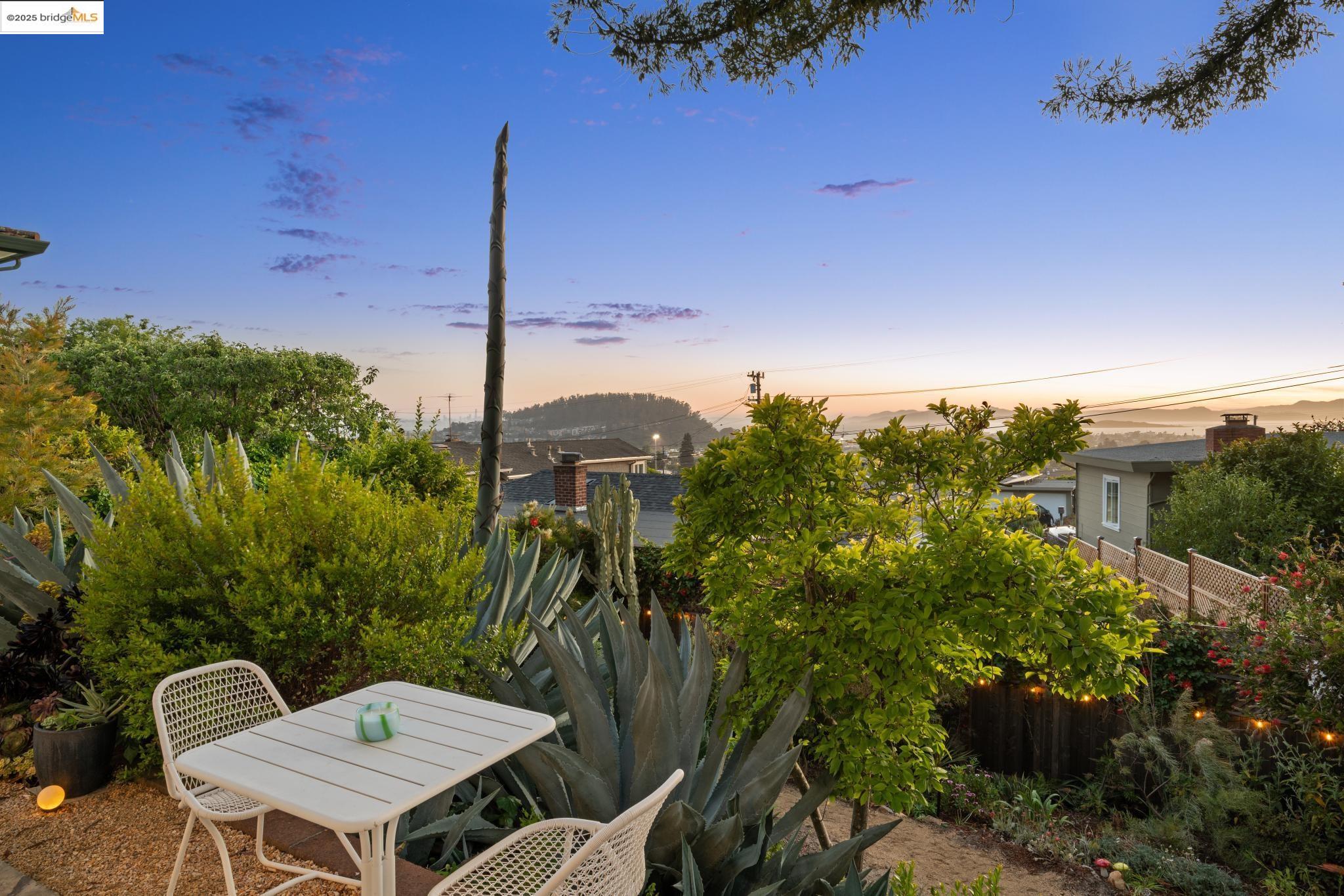 Detail Gallery Image 14 of 60 For 417 Seaview Dr, El Cerrito,  CA 94530 - 4 Beds | 3 Baths