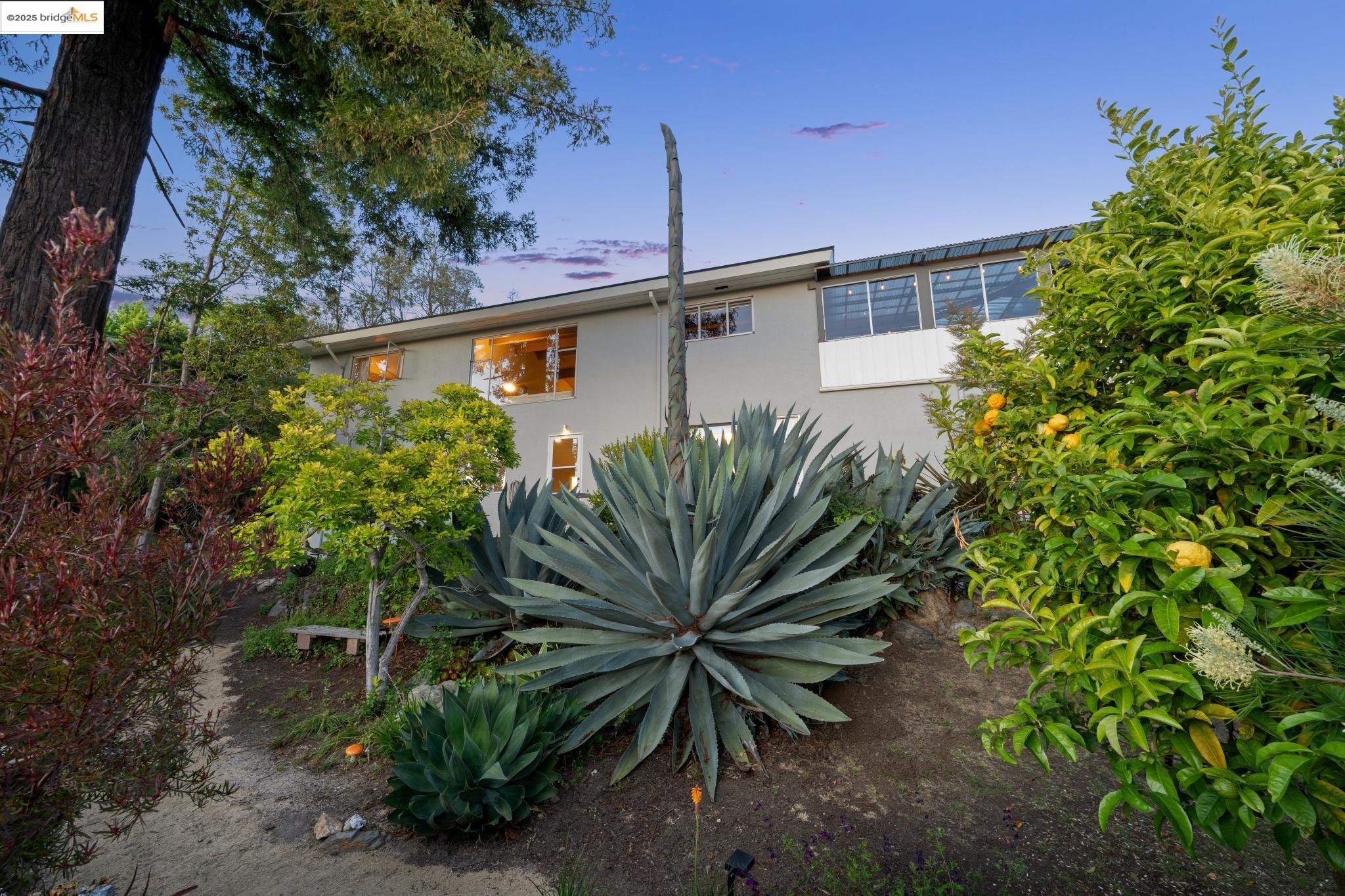 Detail Gallery Image 15 of 60 For 417 Seaview Dr, El Cerrito,  CA 94530 - 4 Beds | 3 Baths