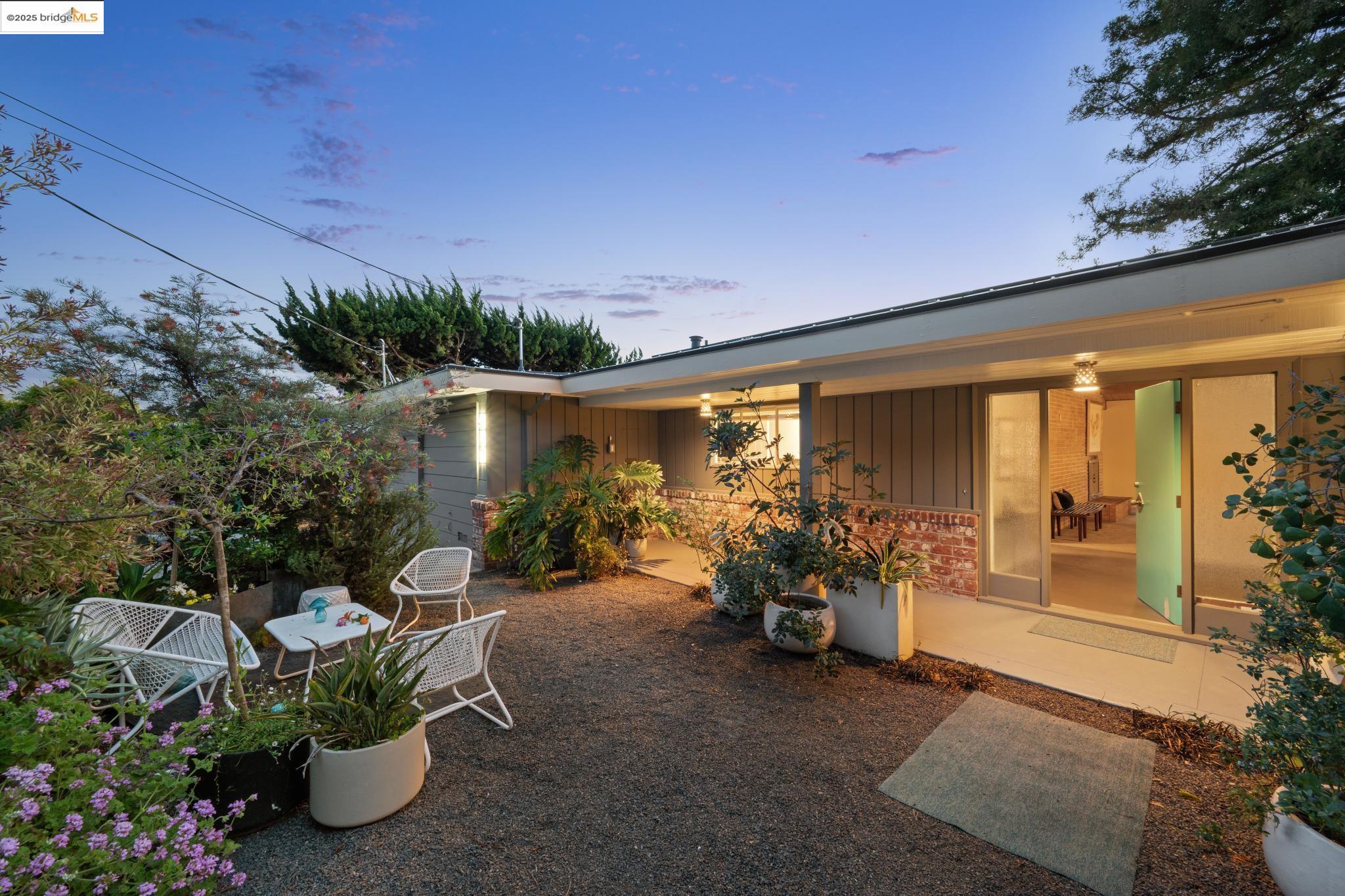 Detail Gallery Image 3 of 60 For 417 Seaview Dr, El Cerrito,  CA 94530 - 4 Beds | 3 Baths