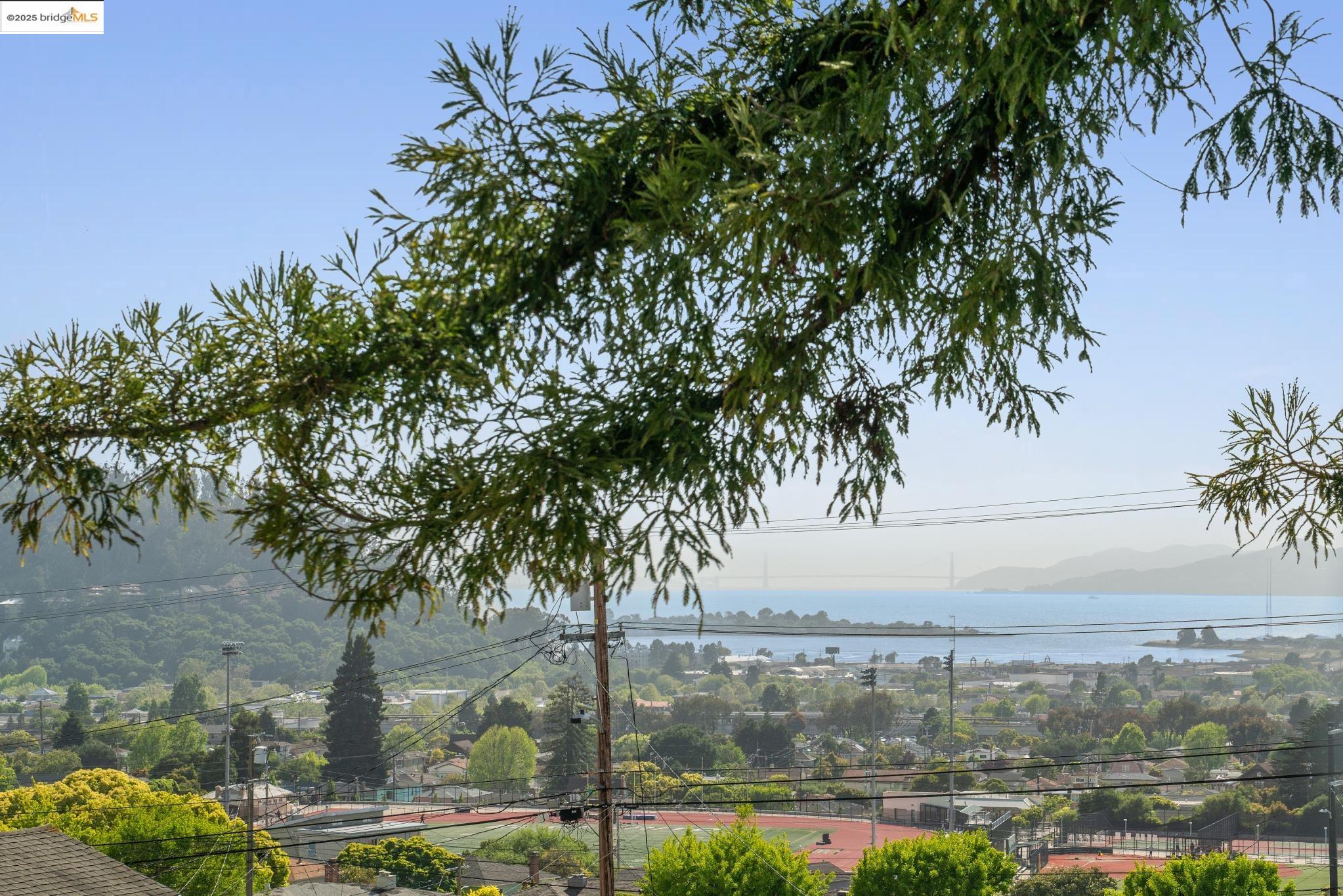 Detail Gallery Image 23 of 60 For 417 Seaview Dr, El Cerrito,  CA 94530 - 4 Beds | 3 Baths