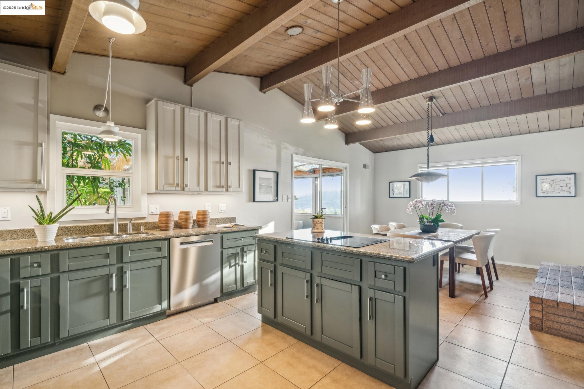 Detail Gallery Image 28 of 60 For 417 Seaview Dr, El Cerrito,  CA 94530 - 4 Beds | 3 Baths