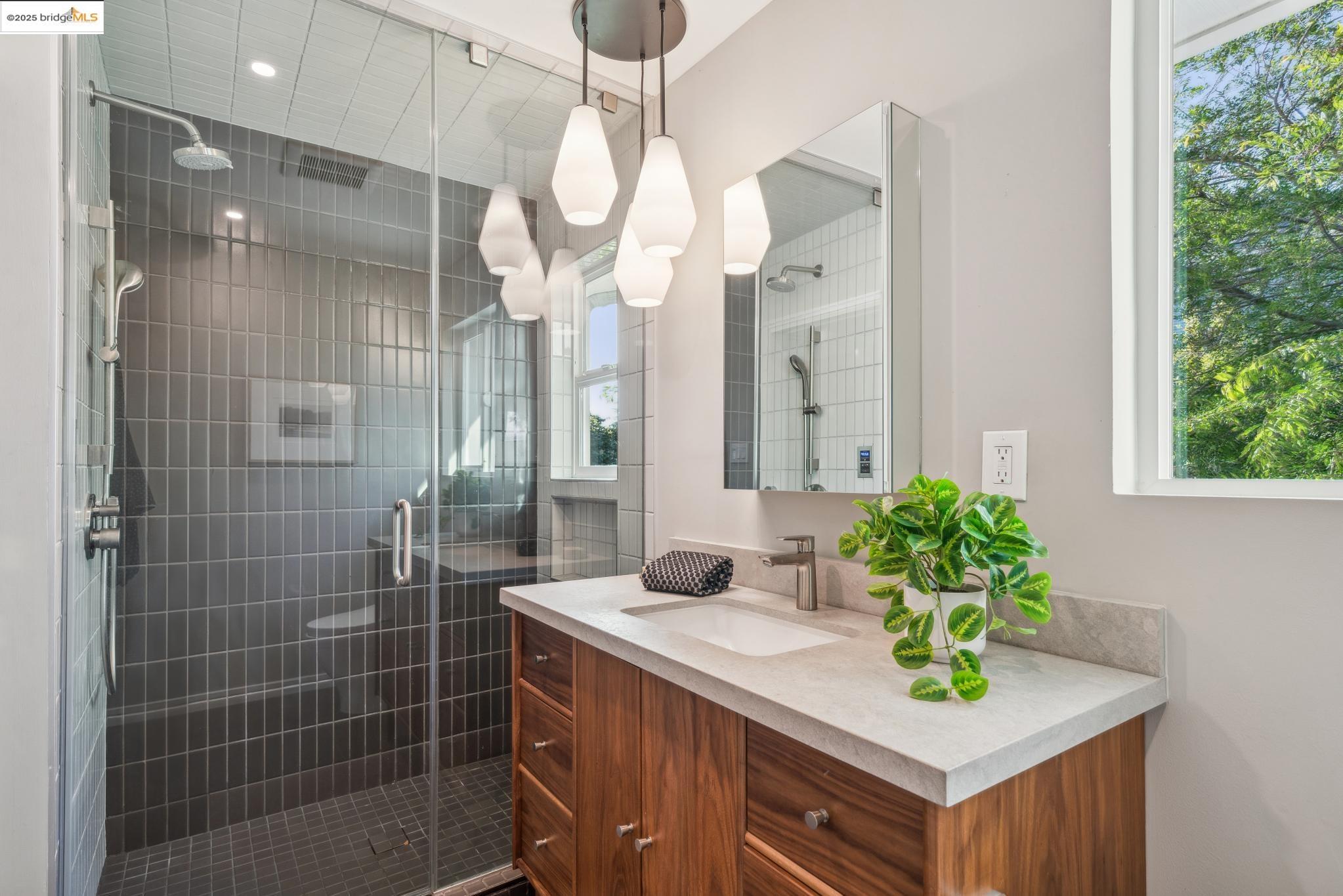 Detail Gallery Image 41 of 60 For 417 Seaview Dr, El Cerrito,  CA 94530 - 4 Beds | 3 Baths