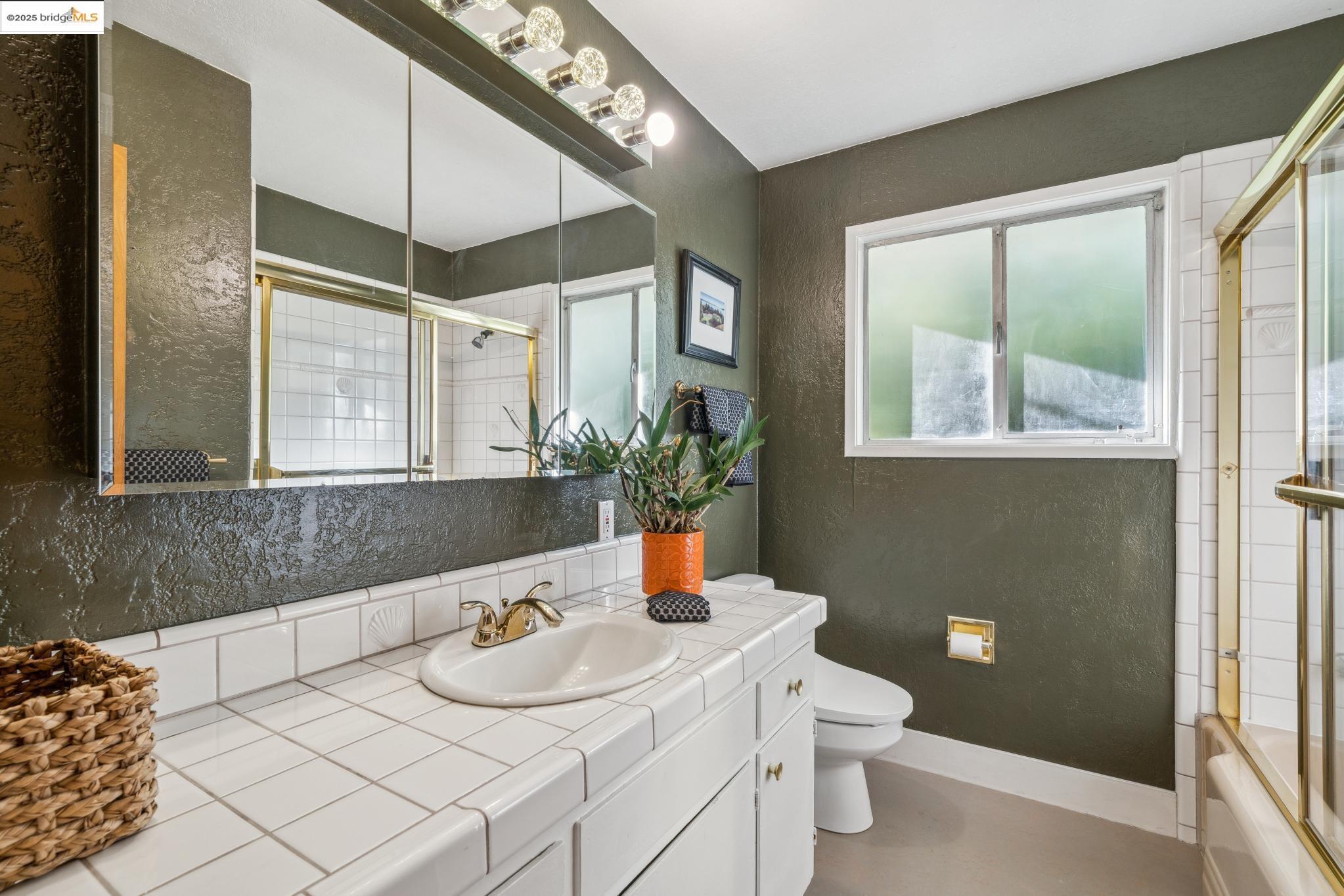 Detail Gallery Image 45 of 60 For 417 Seaview Dr, El Cerrito,  CA 94530 - 4 Beds | 3 Baths