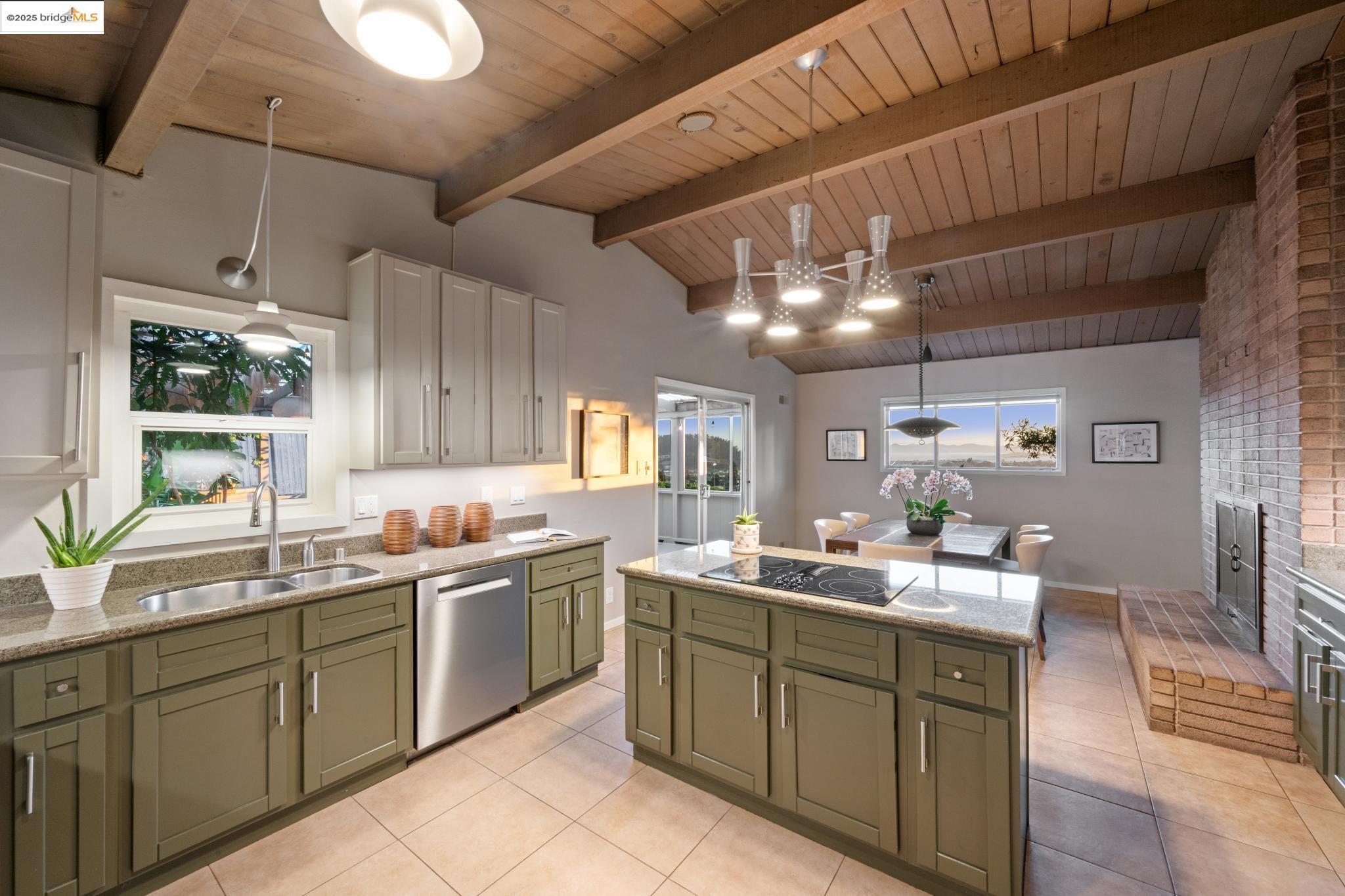 Detail Gallery Image 6 of 60 For 417 Seaview Dr, El Cerrito,  CA 94530 - 4 Beds | 3 Baths