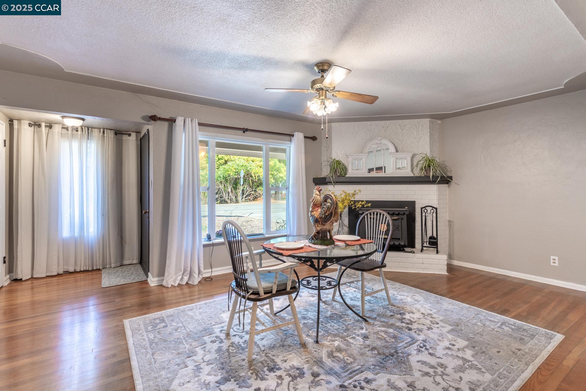 Detail Gallery Image 14 of 38 For 3301 Sacramento Dr, Redding,  CA 96001 - 3 Beds | 1/1 Baths