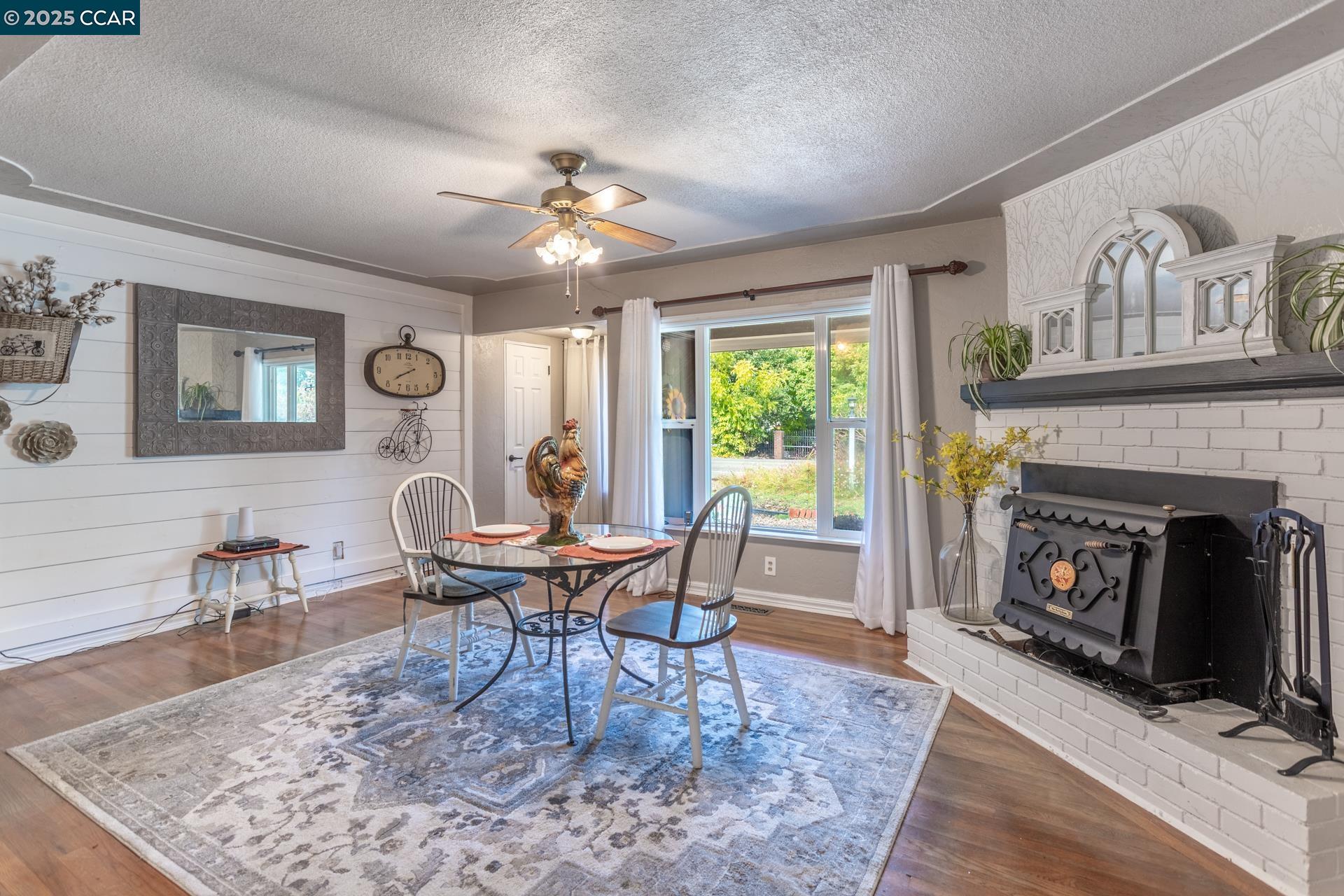 Detail Gallery Image 15 of 38 For 3301 Sacramento Dr, Redding,  CA 96001 - 3 Beds | 1/1 Baths