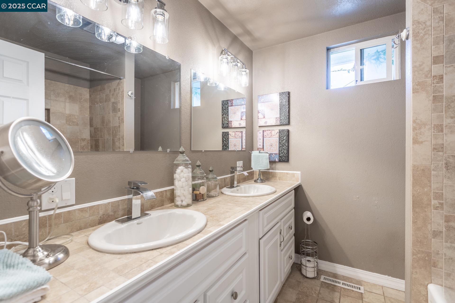 Detail Gallery Image 19 of 38 For 3301 Sacramento Dr, Redding,  CA 96001 - 3 Beds | 1/1 Baths