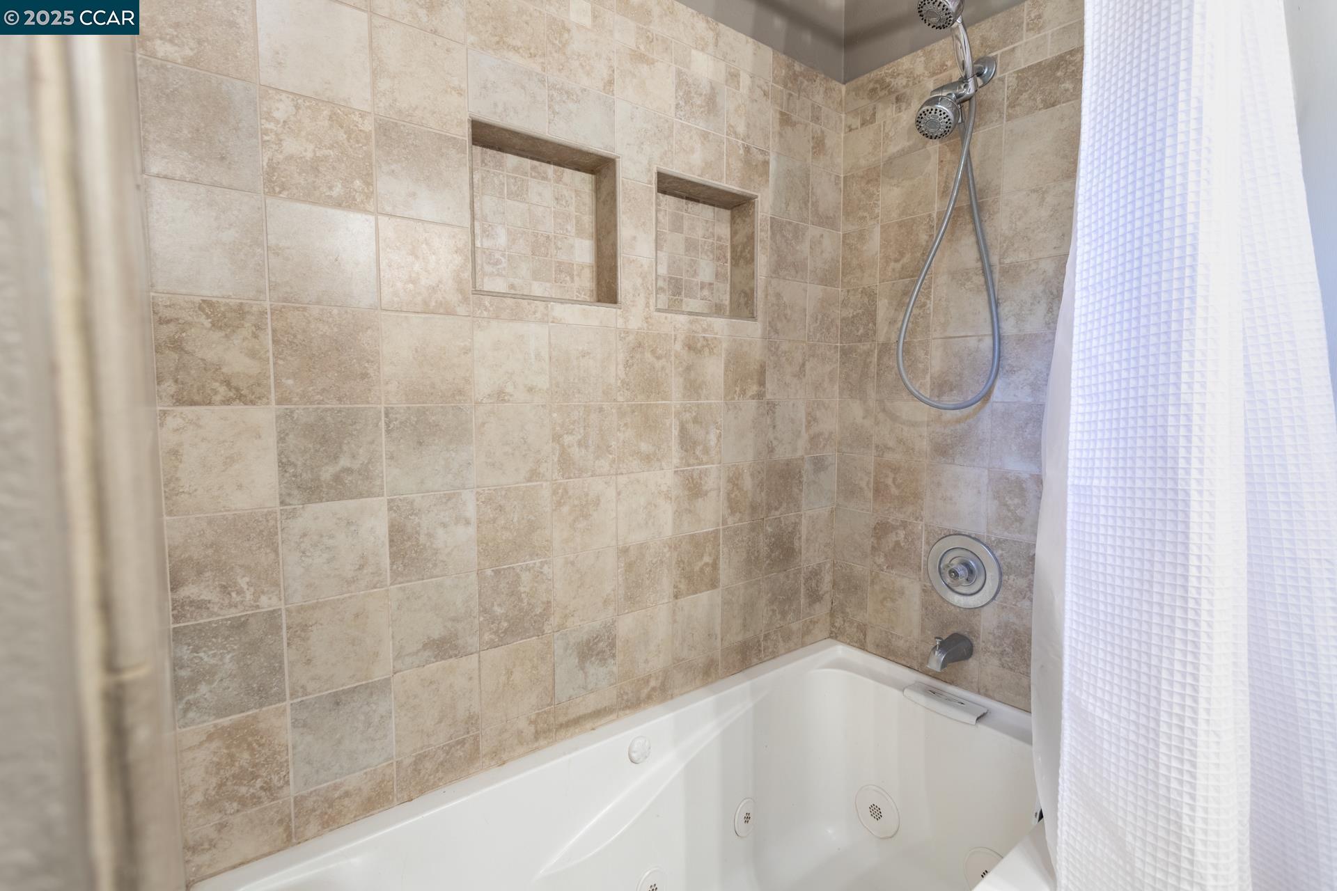 Detail Gallery Image 20 of 38 For 3301 Sacramento Dr, Redding,  CA 96001 - 3 Beds | 1/1 Baths