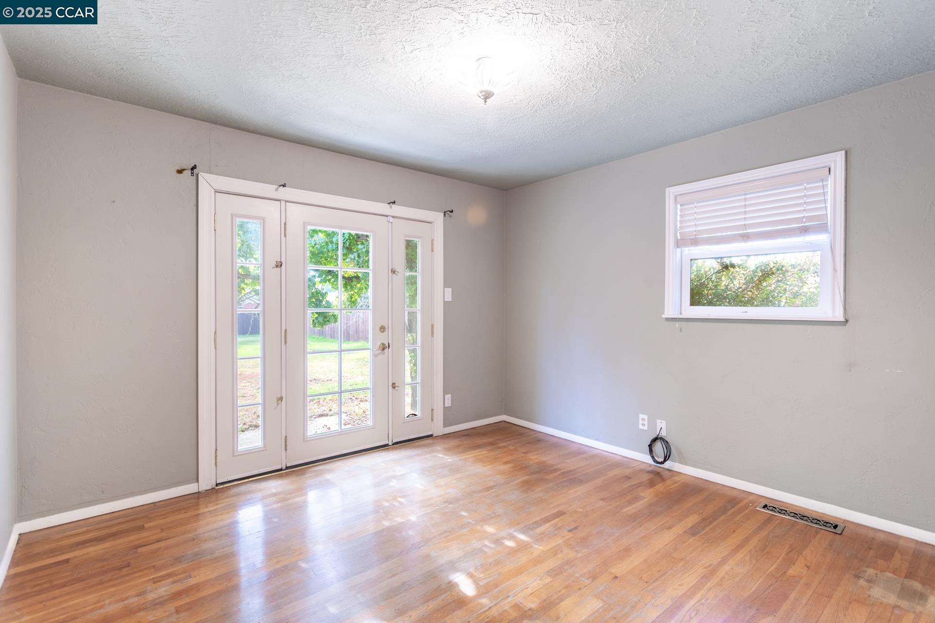 Detail Gallery Image 21 of 38 For 3301 Sacramento Dr, Redding,  CA 96001 - 3 Beds | 1/1 Baths