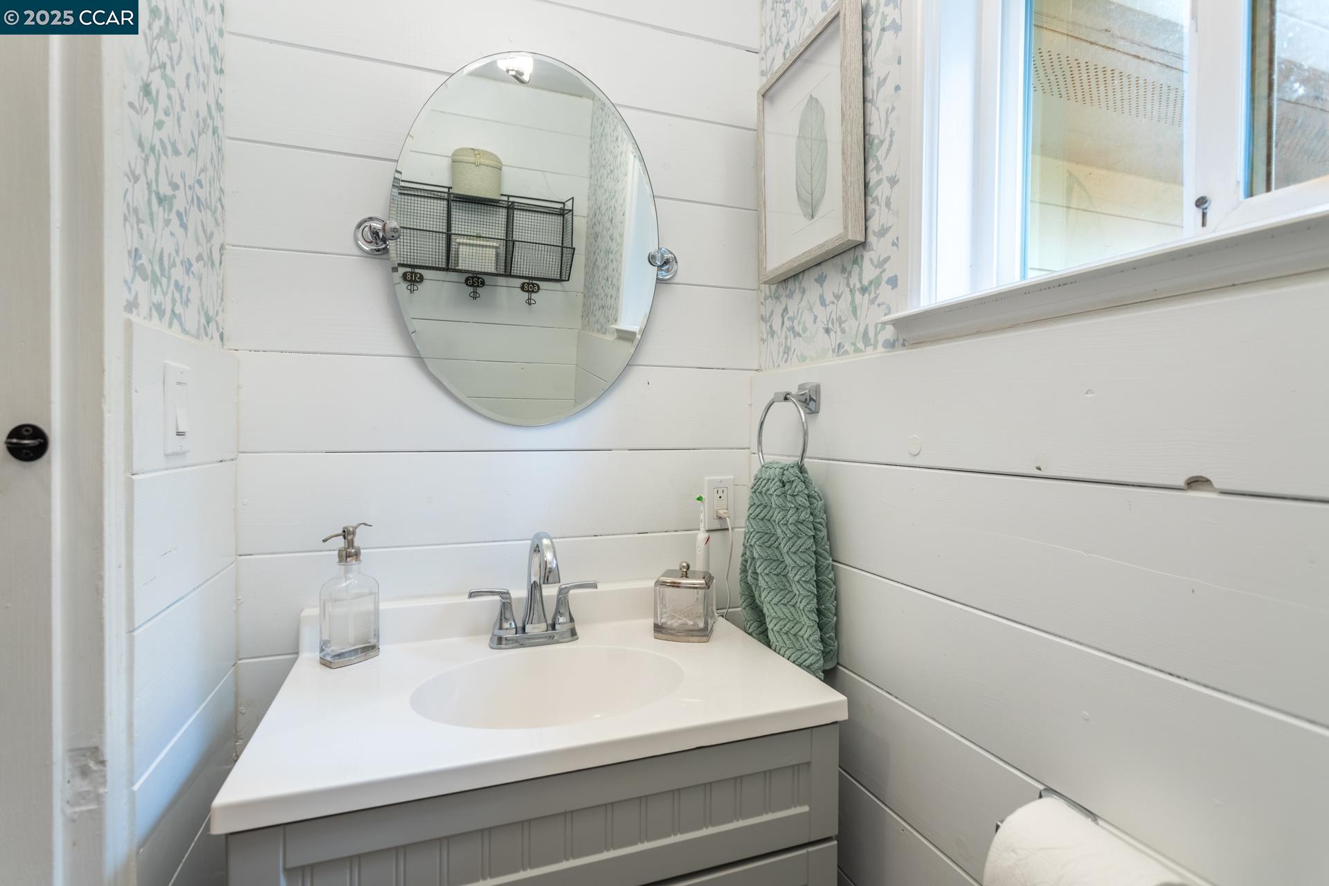 Detail Gallery Image 23 of 38 For 3301 Sacramento Dr, Redding,  CA 96001 - 3 Beds | 1/1 Baths