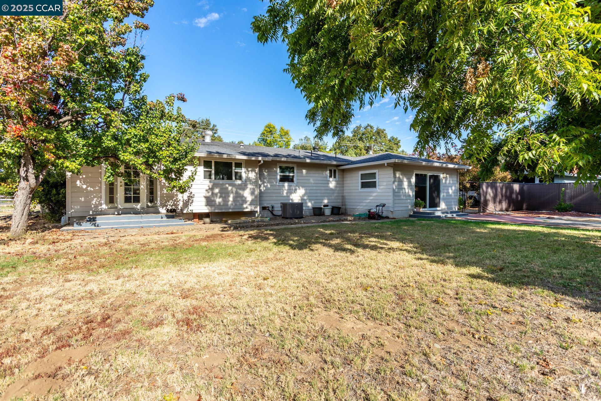 Detail Gallery Image 32 of 38 For 3301 Sacramento Dr, Redding,  CA 96001 - 3 Beds | 1/1 Baths