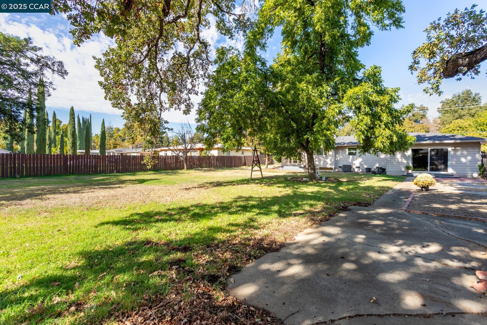 Detail Gallery Image 33 of 38 For 3301 Sacramento Dr, Redding,  CA 96001 - 3 Beds | 1/1 Baths