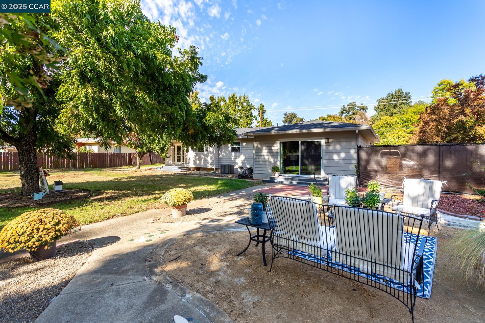 Detail Gallery Image 34 of 38 For 3301 Sacramento Dr, Redding,  CA 96001 - 3 Beds | 1/1 Baths