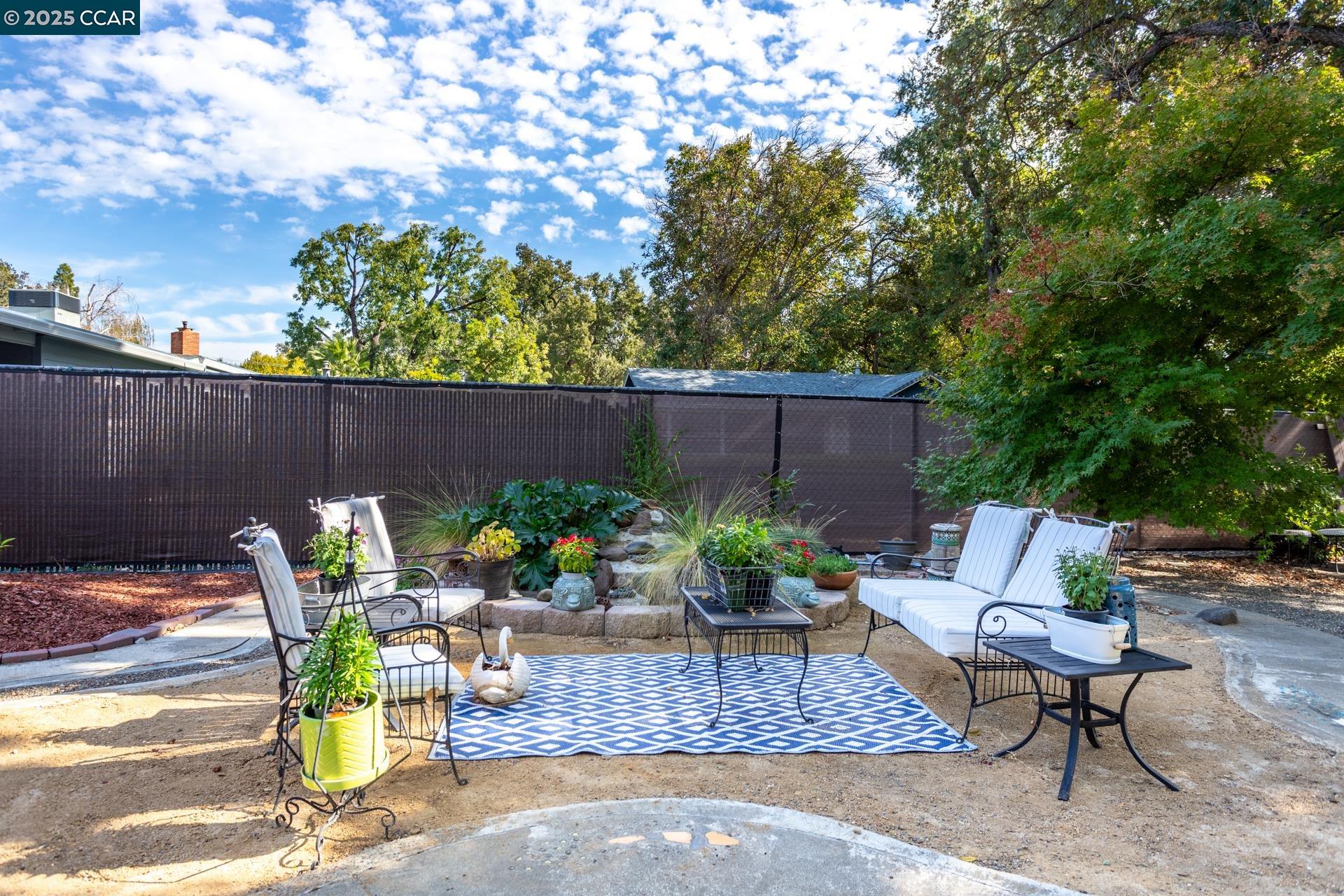 Detail Gallery Image 37 of 38 For 3301 Sacramento Dr, Redding,  CA 96001 - 3 Beds | 1/1 Baths