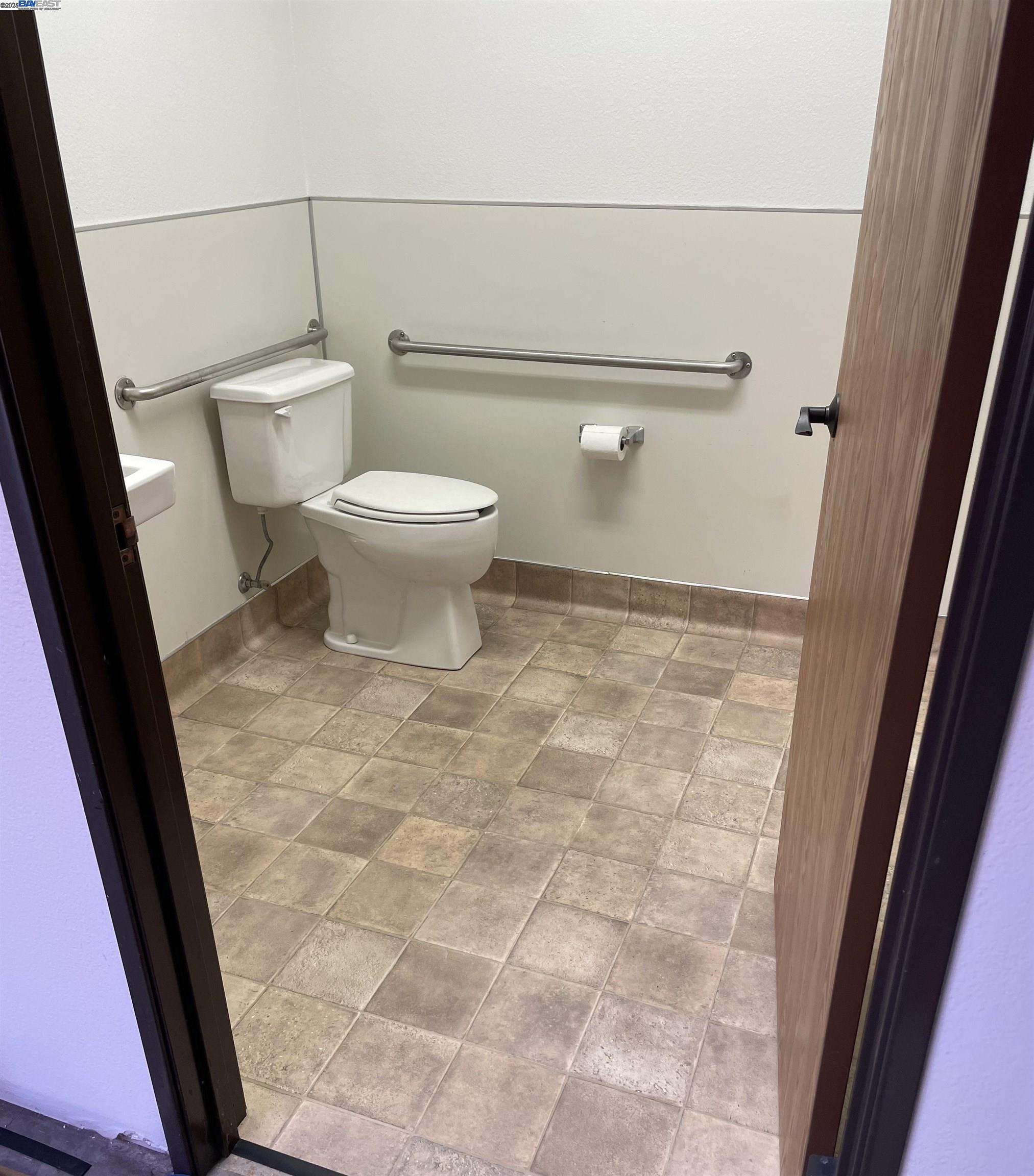 Detail Gallery Image 8 of 10 For 3326 Elmwood Avenue, Oakland,  CA 94601 - – Beds | – Baths