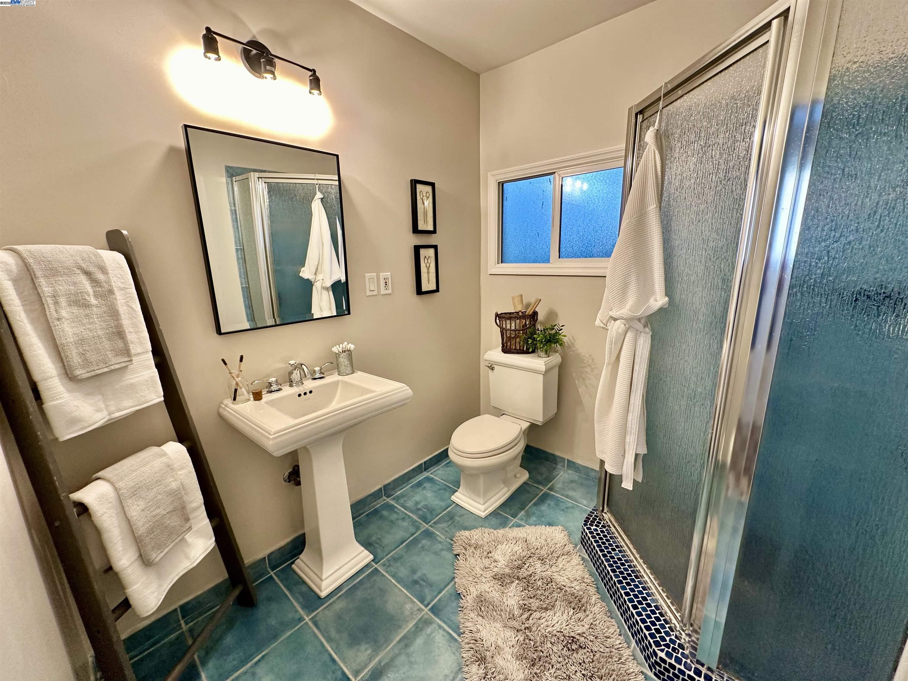 Detail Gallery Image 12 of 30 For 915 Estudillo Ave, San Leandro,  CA 94577 - 4 Beds | 3 Baths