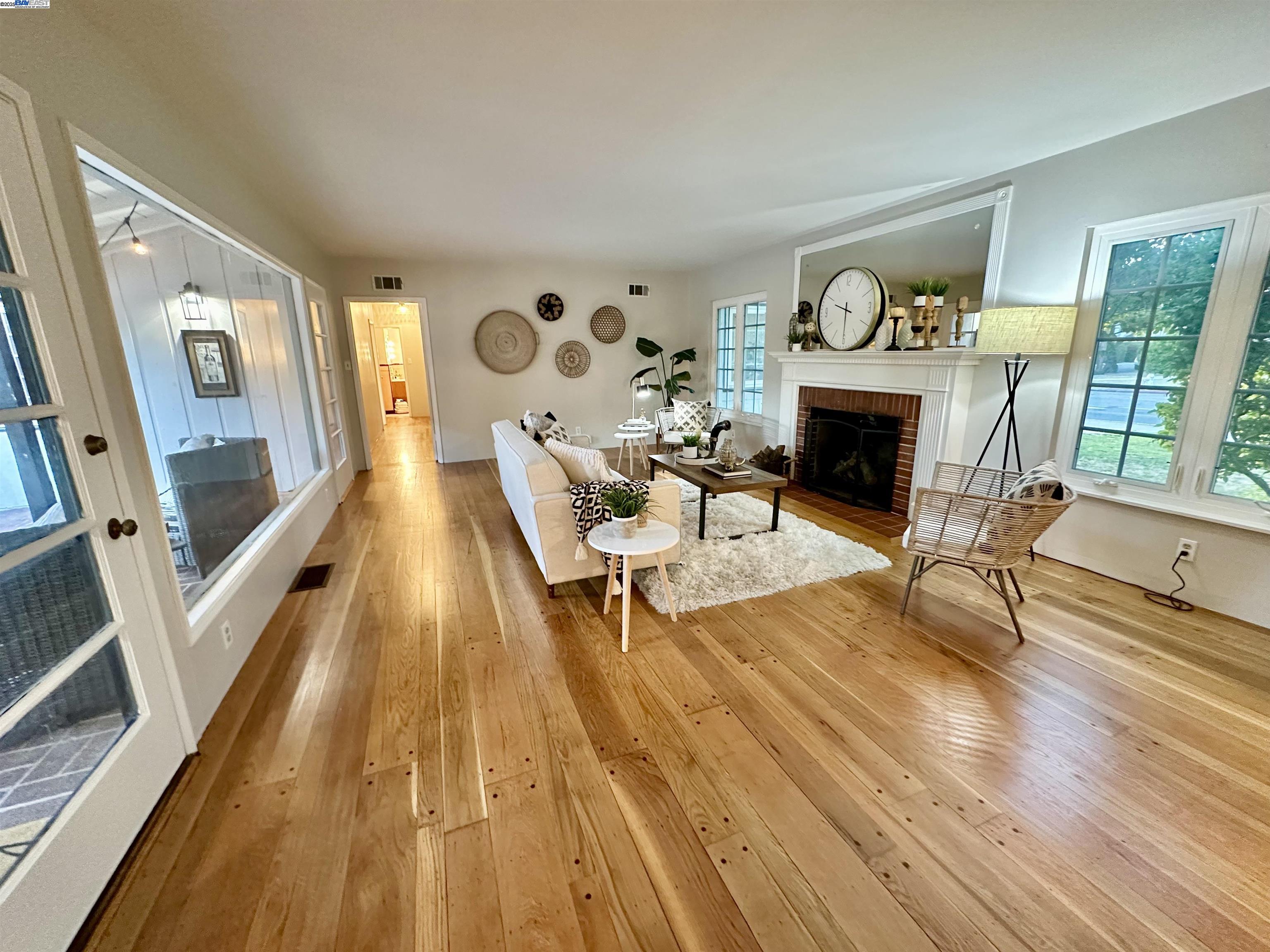 Detail Gallery Image 3 of 30 For 915 Estudillo Ave, San Leandro,  CA 94577 - 4 Beds | 3 Baths