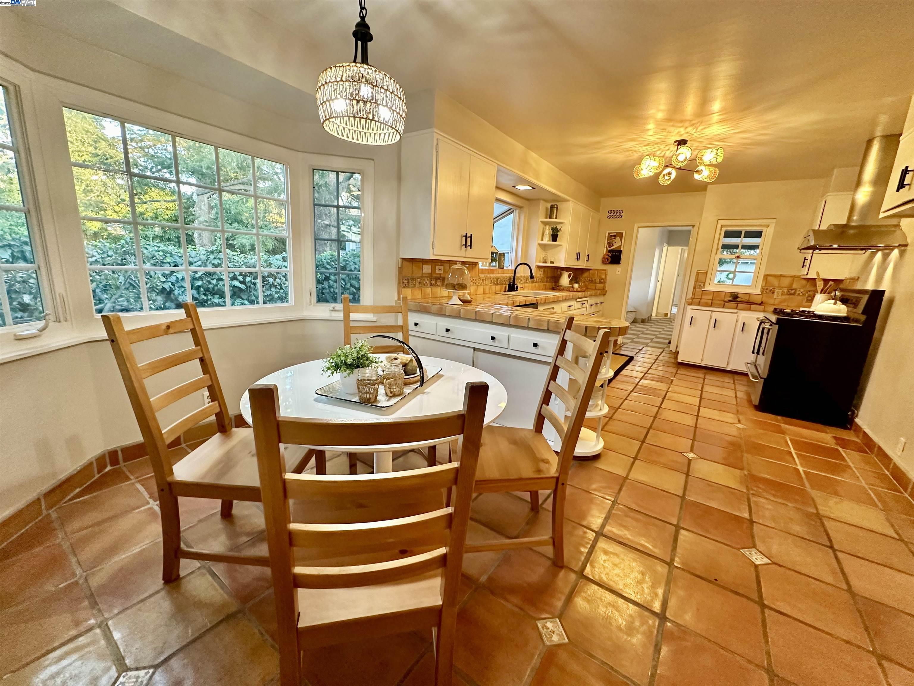 Detail Gallery Image 7 of 30 For 915 Estudillo Ave, San Leandro,  CA 94577 - 4 Beds | 3 Baths