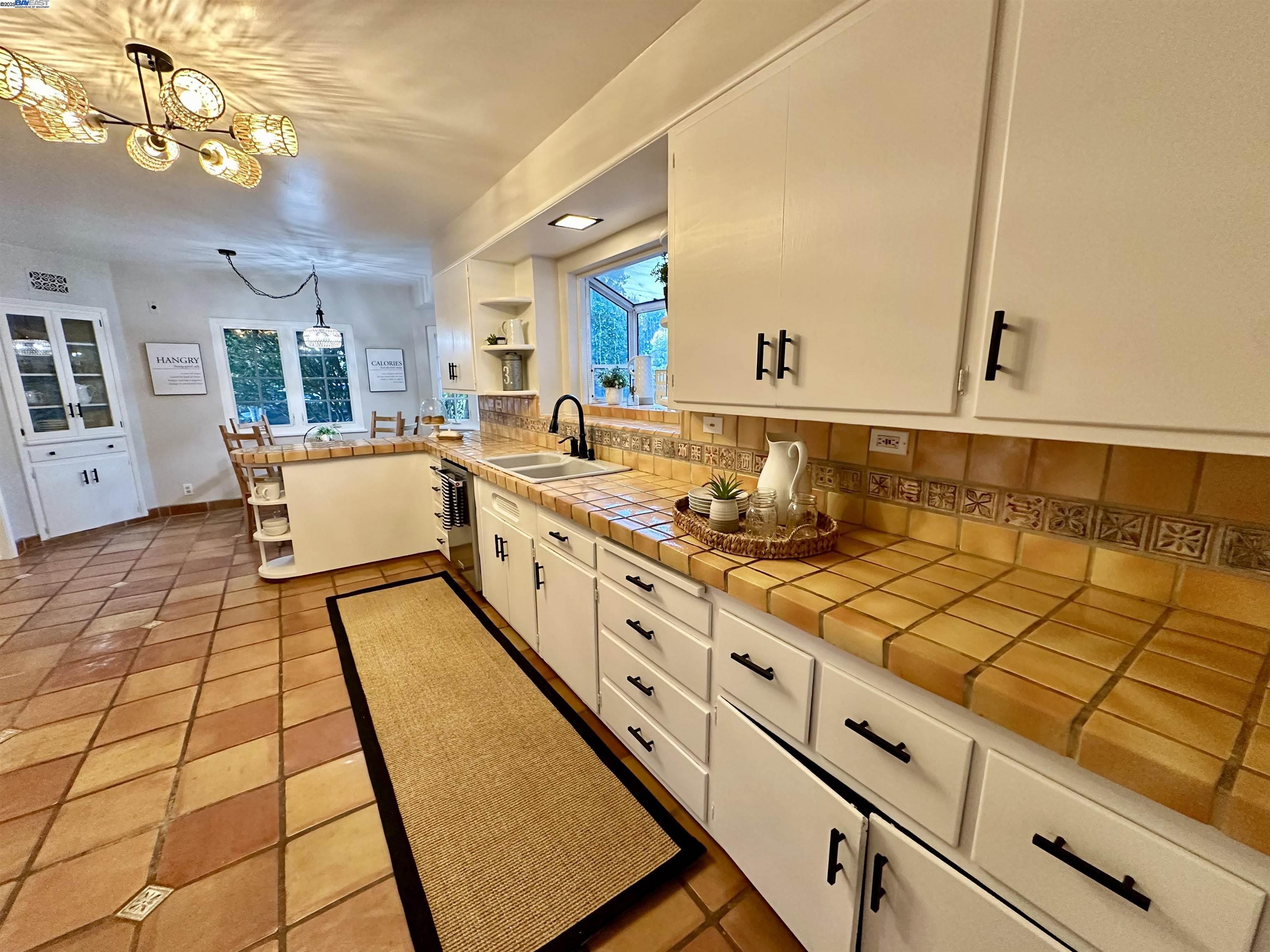 Detail Gallery Image 9 of 30 For 915 Estudillo Ave, San Leandro,  CA 94577 - 4 Beds | 3 Baths
