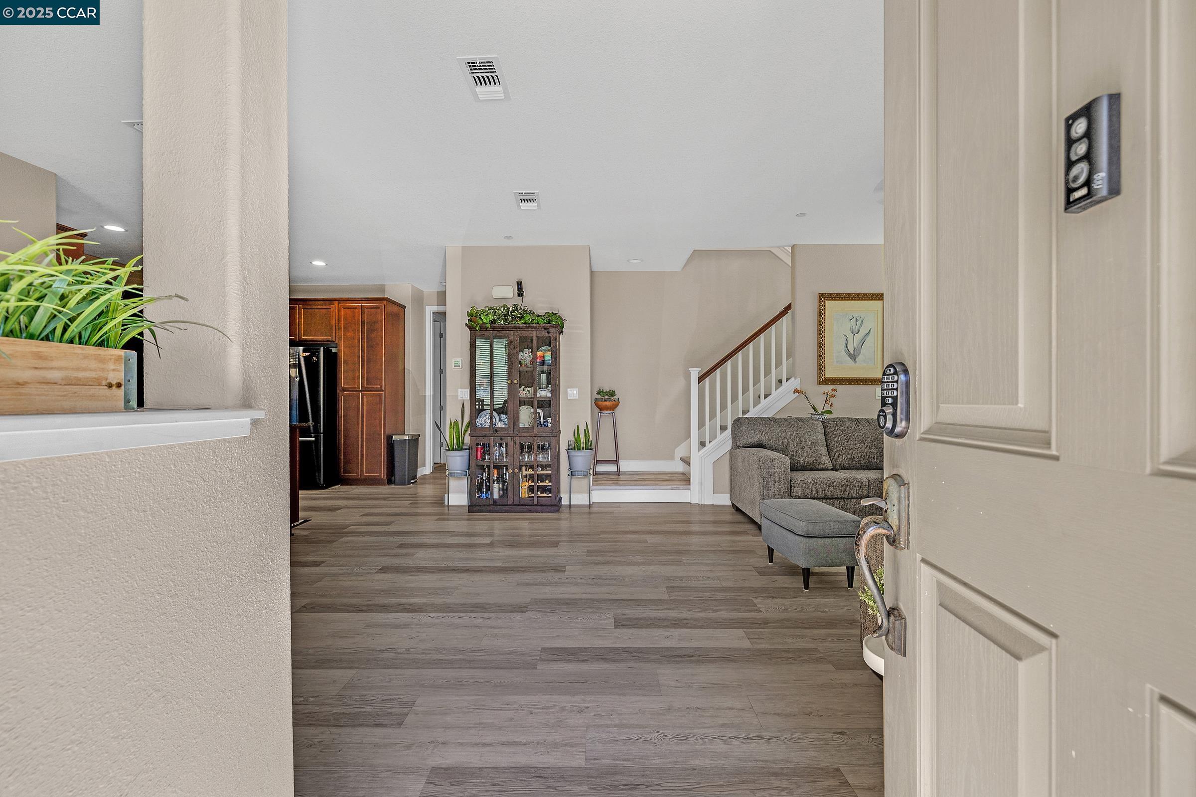 Detail Gallery Image 14 of 54 For 210 Belle Harbor Circle, Pittsburg,  CA 94565 - 5 Beds | 3/1 Baths