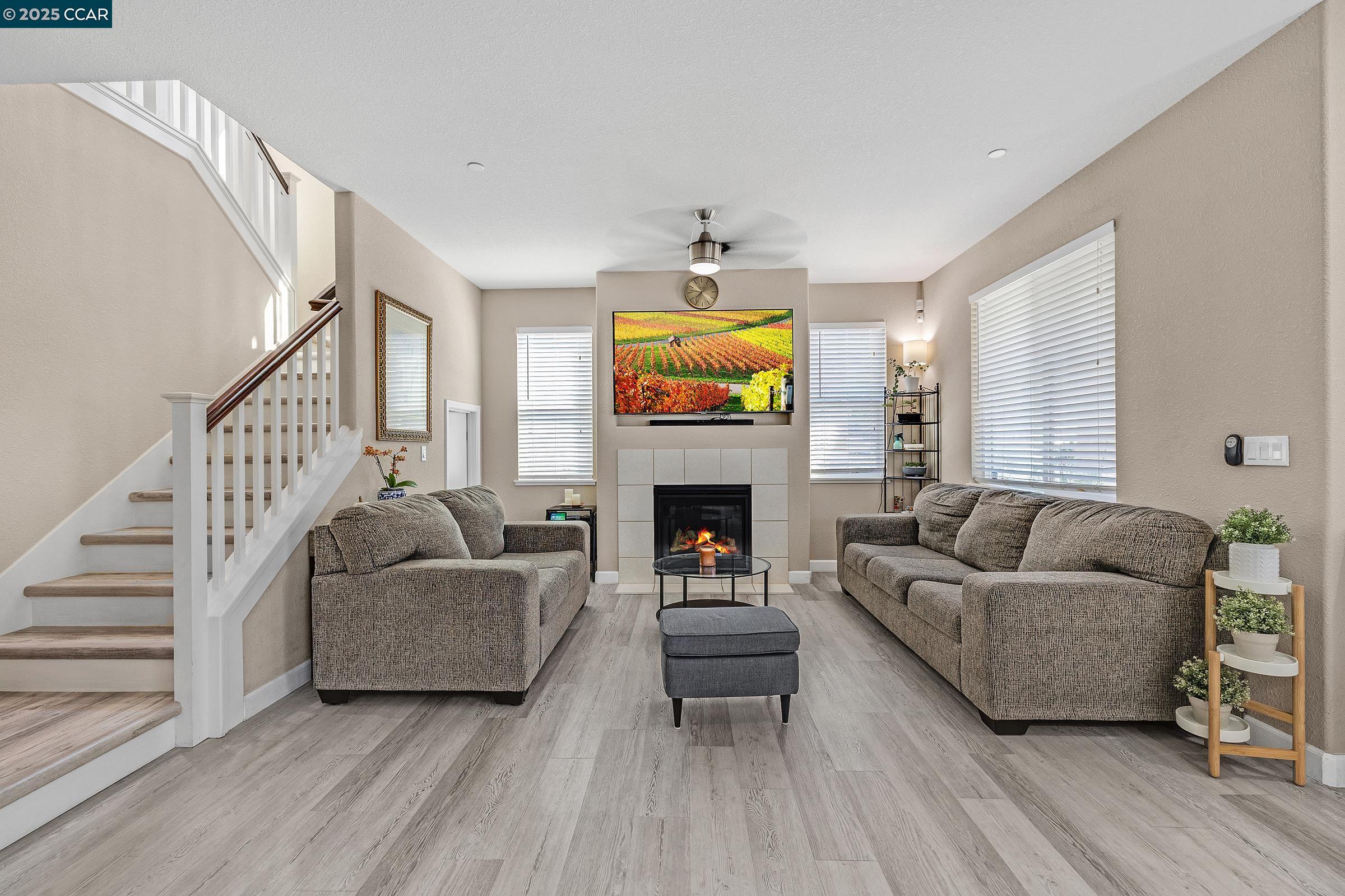 Detail Gallery Image 15 of 54 For 210 Belle Harbor Circle, Pittsburg,  CA 94565 - 5 Beds | 3/1 Baths