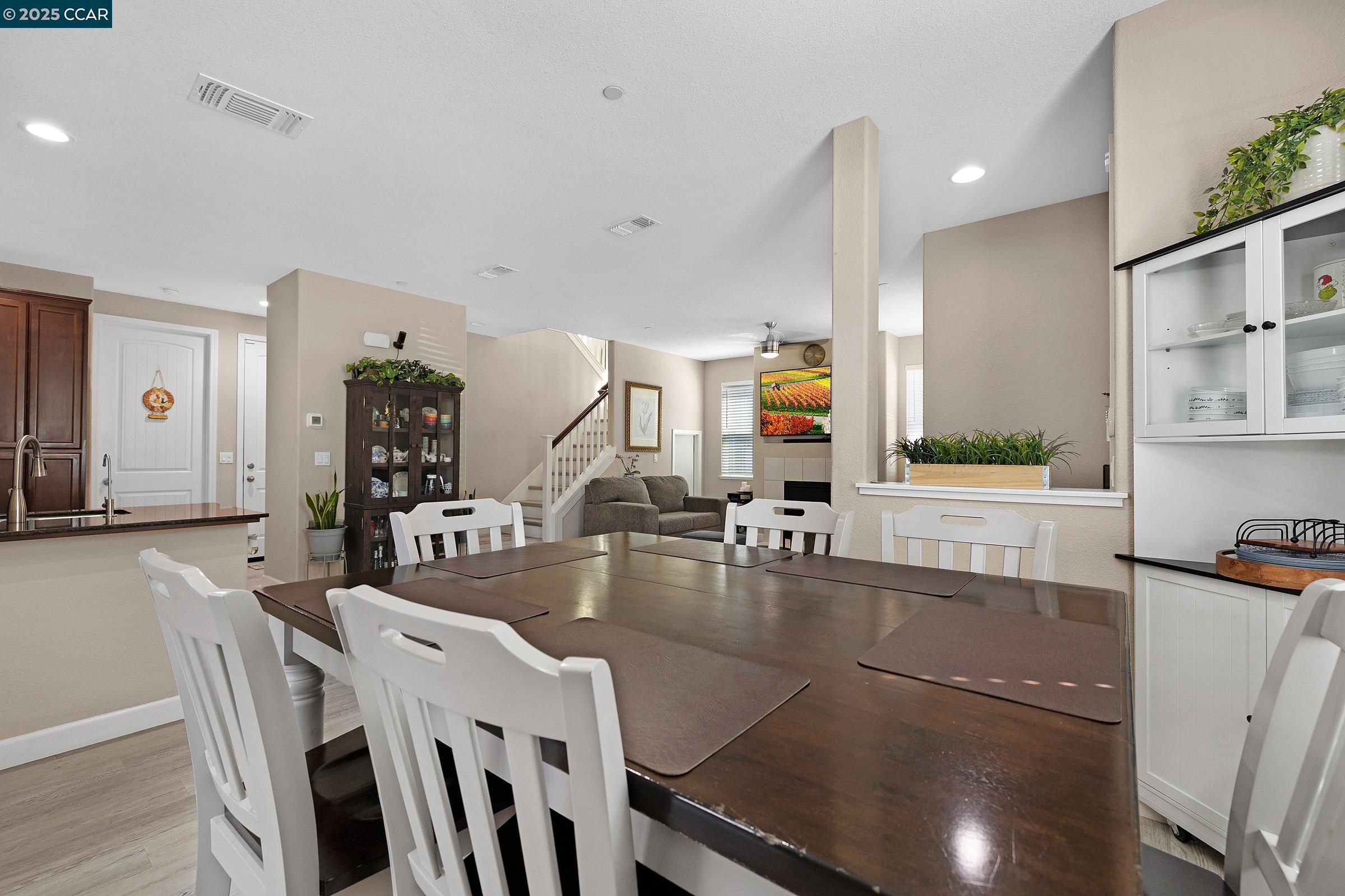Detail Gallery Image 19 of 54 For 210 Belle Harbor Circle, Pittsburg,  CA 94565 - 5 Beds | 3/1 Baths