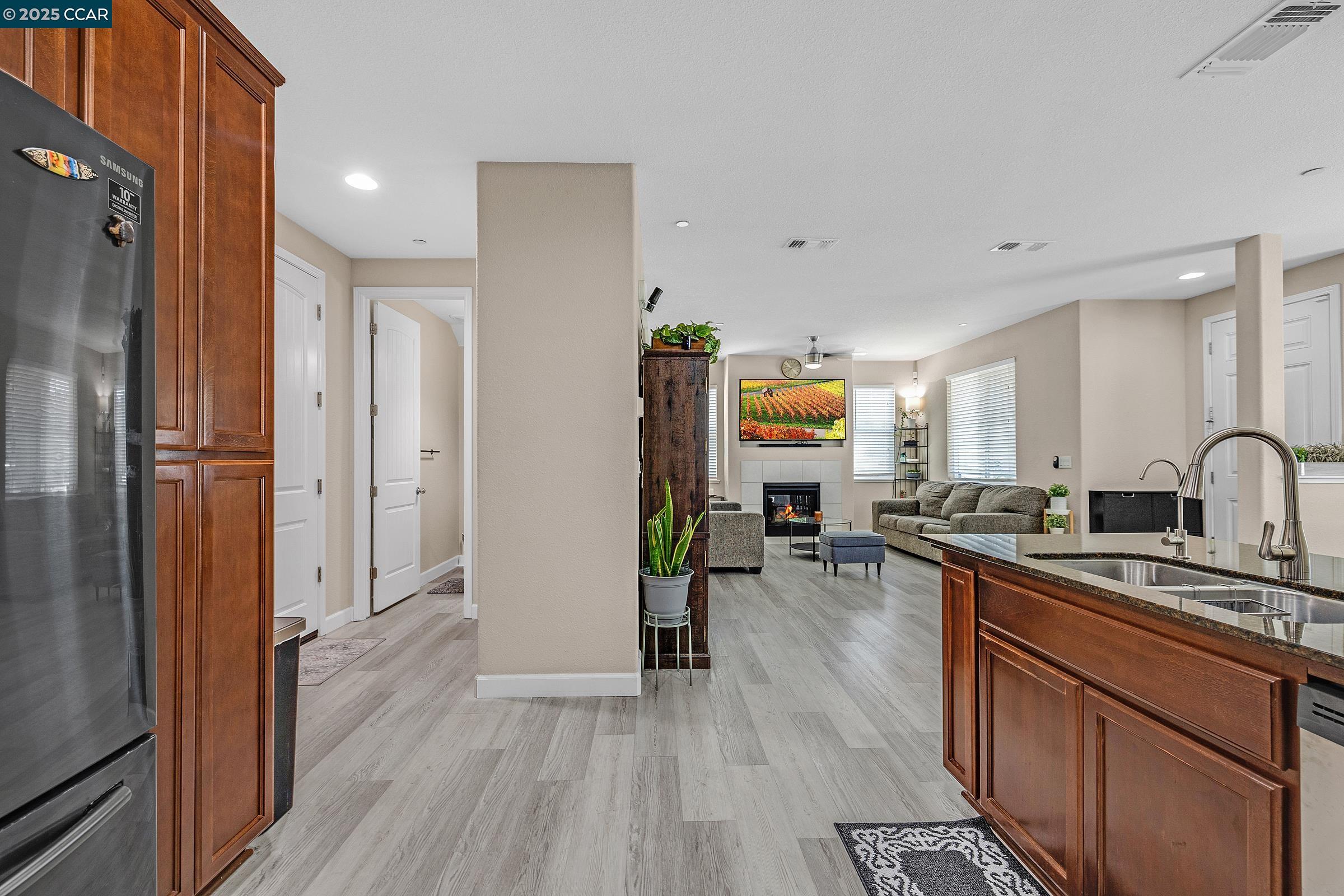 Detail Gallery Image 23 of 54 For 210 Belle Harbor Circle, Pittsburg,  CA 94565 - 5 Beds | 3/1 Baths