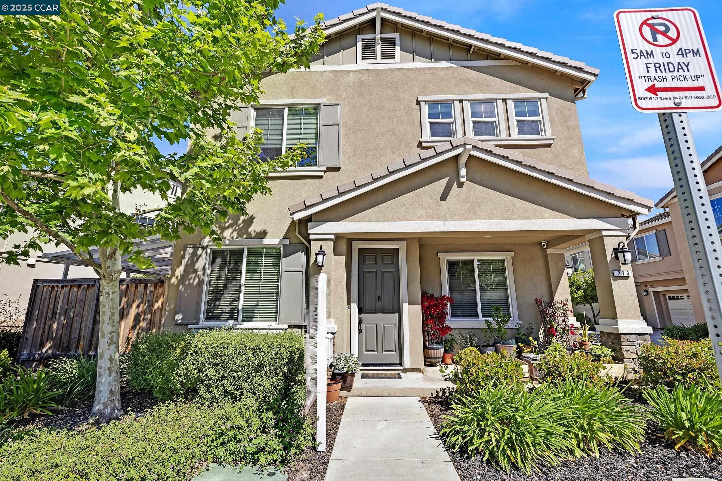Detail Gallery Image 7 of 54 For 210 Belle Harbor Circle, Pittsburg,  CA 94565 - 5 Beds | 3/1 Baths