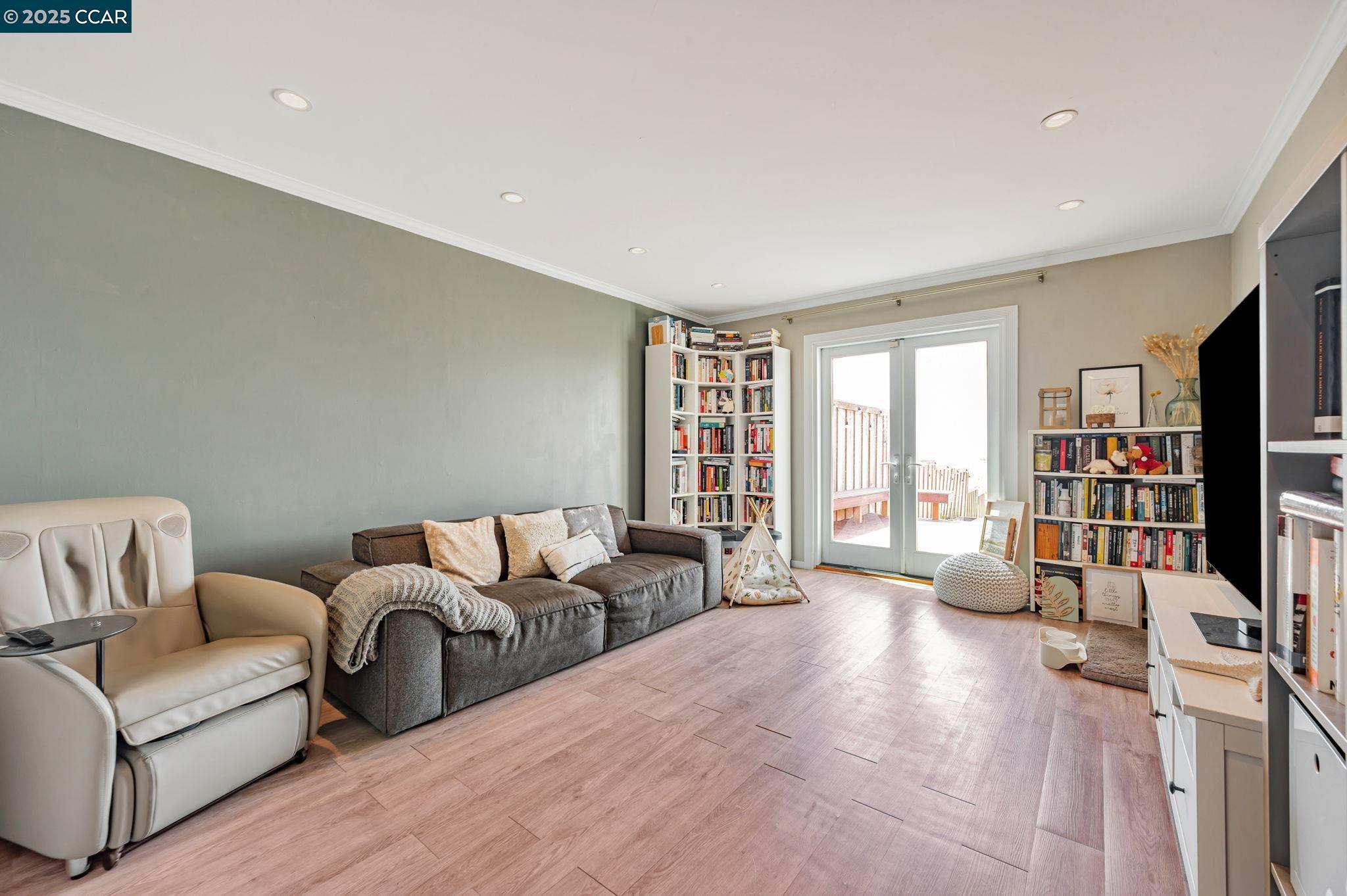 Detail Gallery Image 2 of 14 For 1955 33rd Ave, San Francisco,  CA 94116 - 2 Beds | 1 Baths