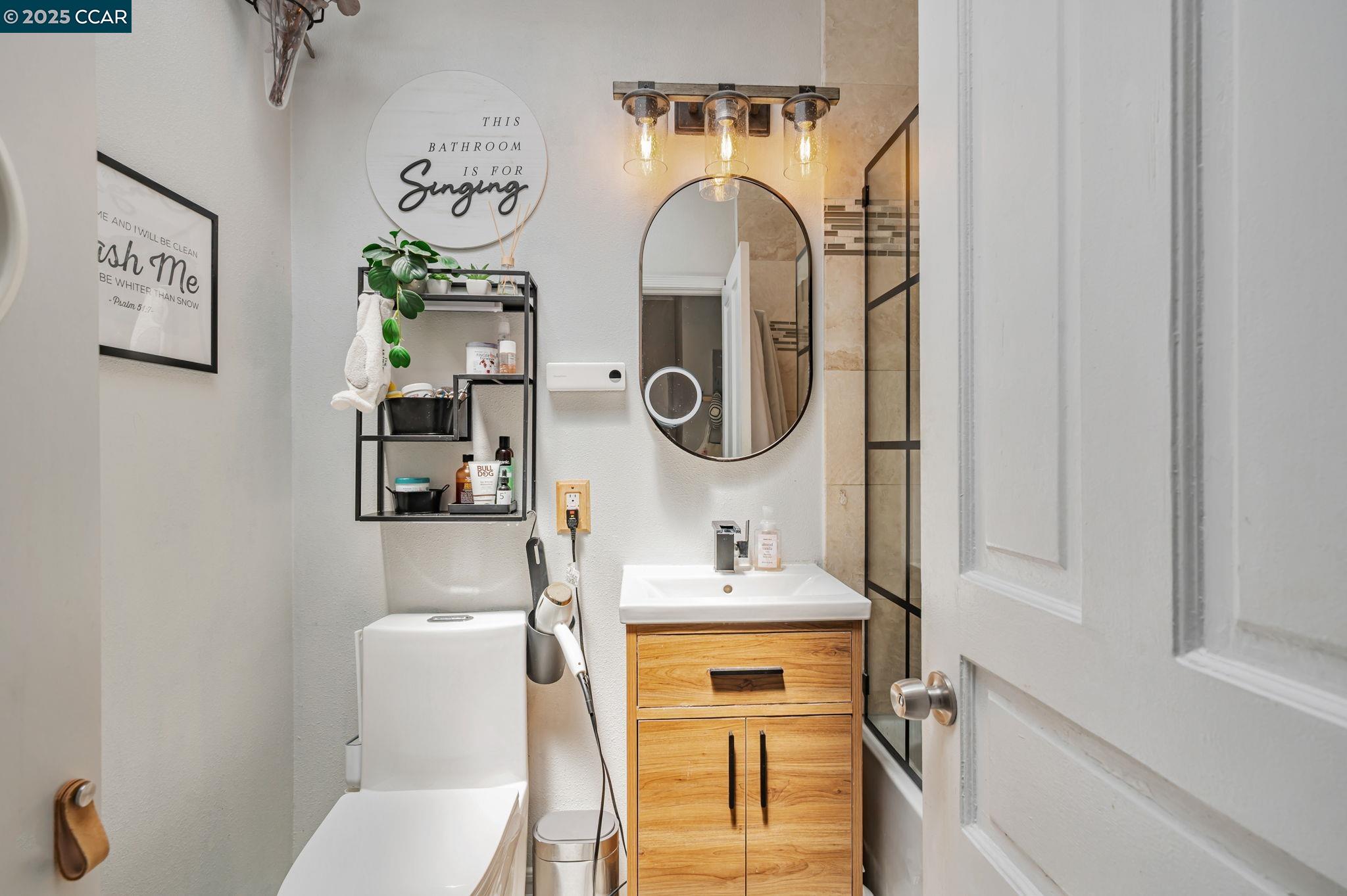 Detail Gallery Image 6 of 14 For 1955 33rd Ave, San Francisco,  CA 94116 - 2 Beds | 1 Baths