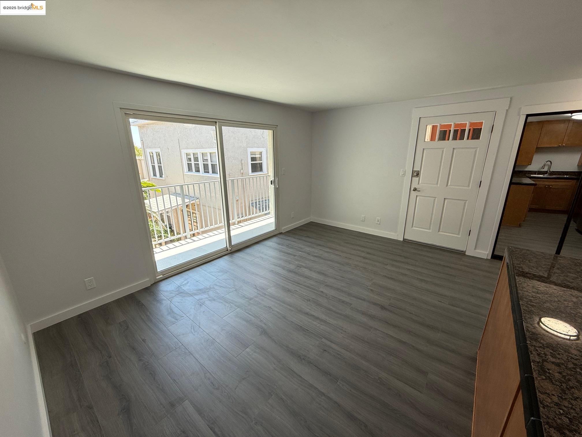 Detail Gallery Image 5 of 17 For 4057 Brant St #8,  San Diego,  CA 92103 - 1 Beds | 1 Baths