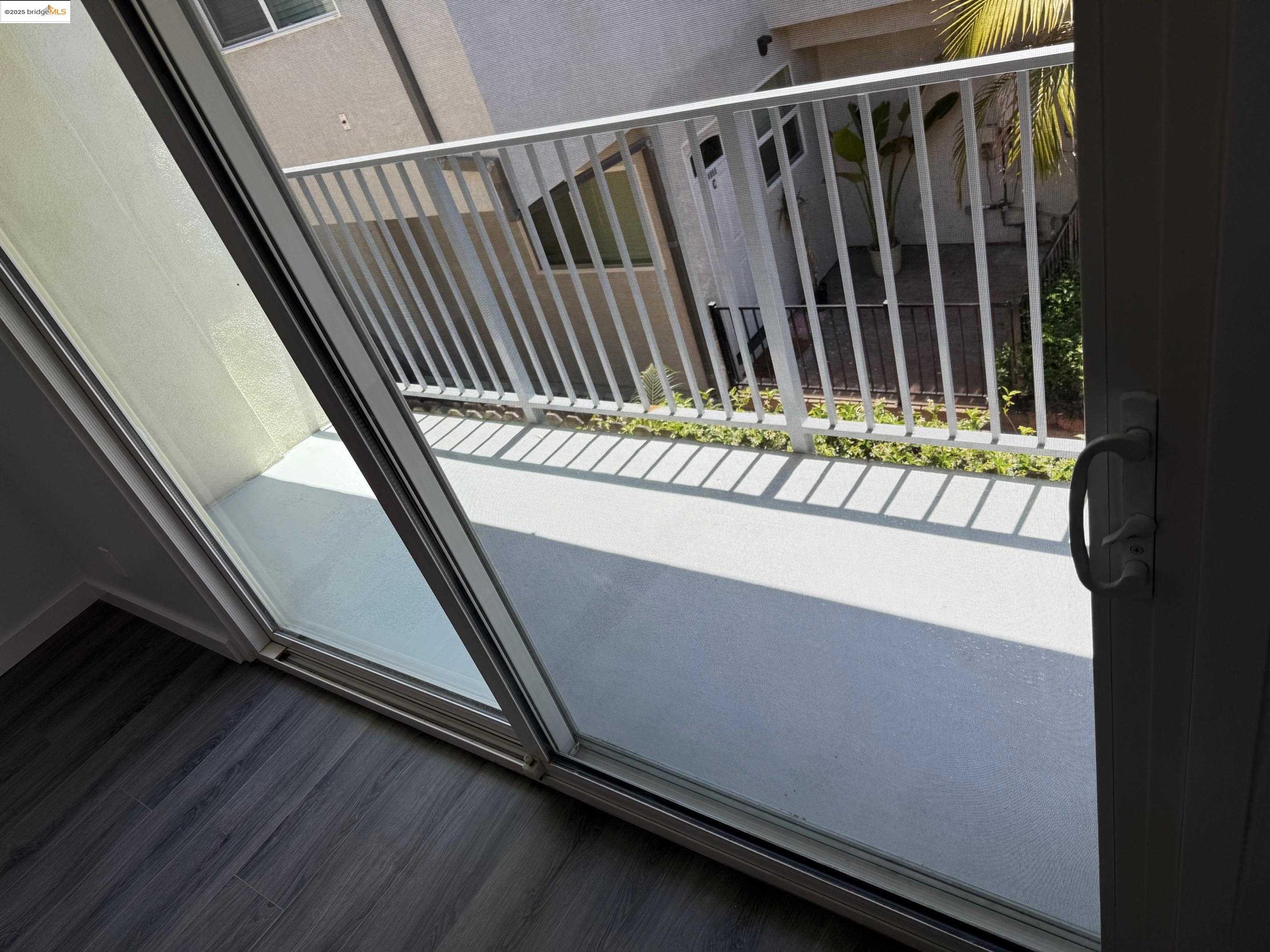 Detail Gallery Image 6 of 17 For 4057 Brant St #8,  San Diego,  CA 92103 - 1 Beds | 1 Baths