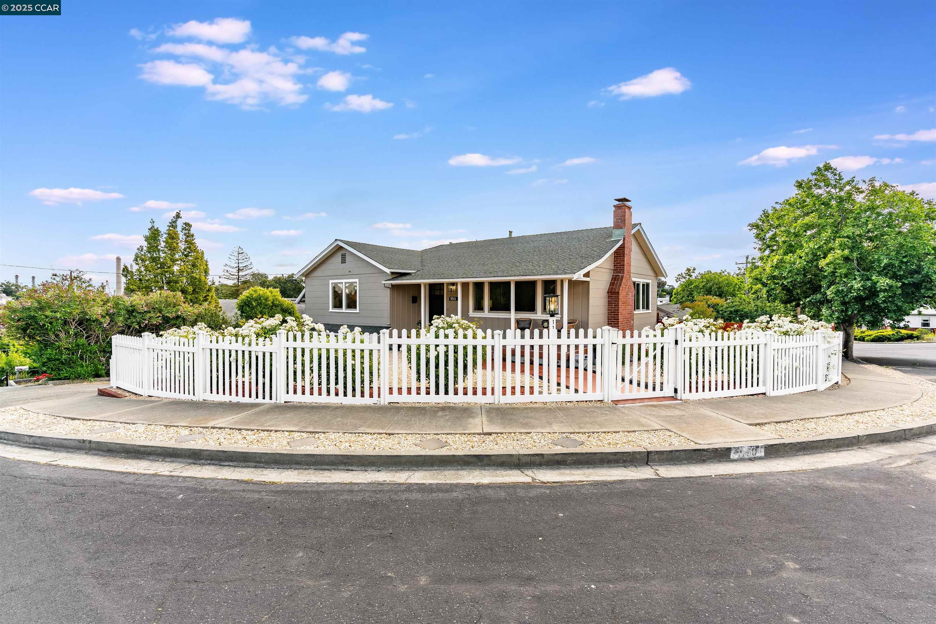 Detail Gallery Image 1 of 1 For 1150 Harbor View Dr, Martinez,  CA 94553 - 3 Beds | 2 Baths