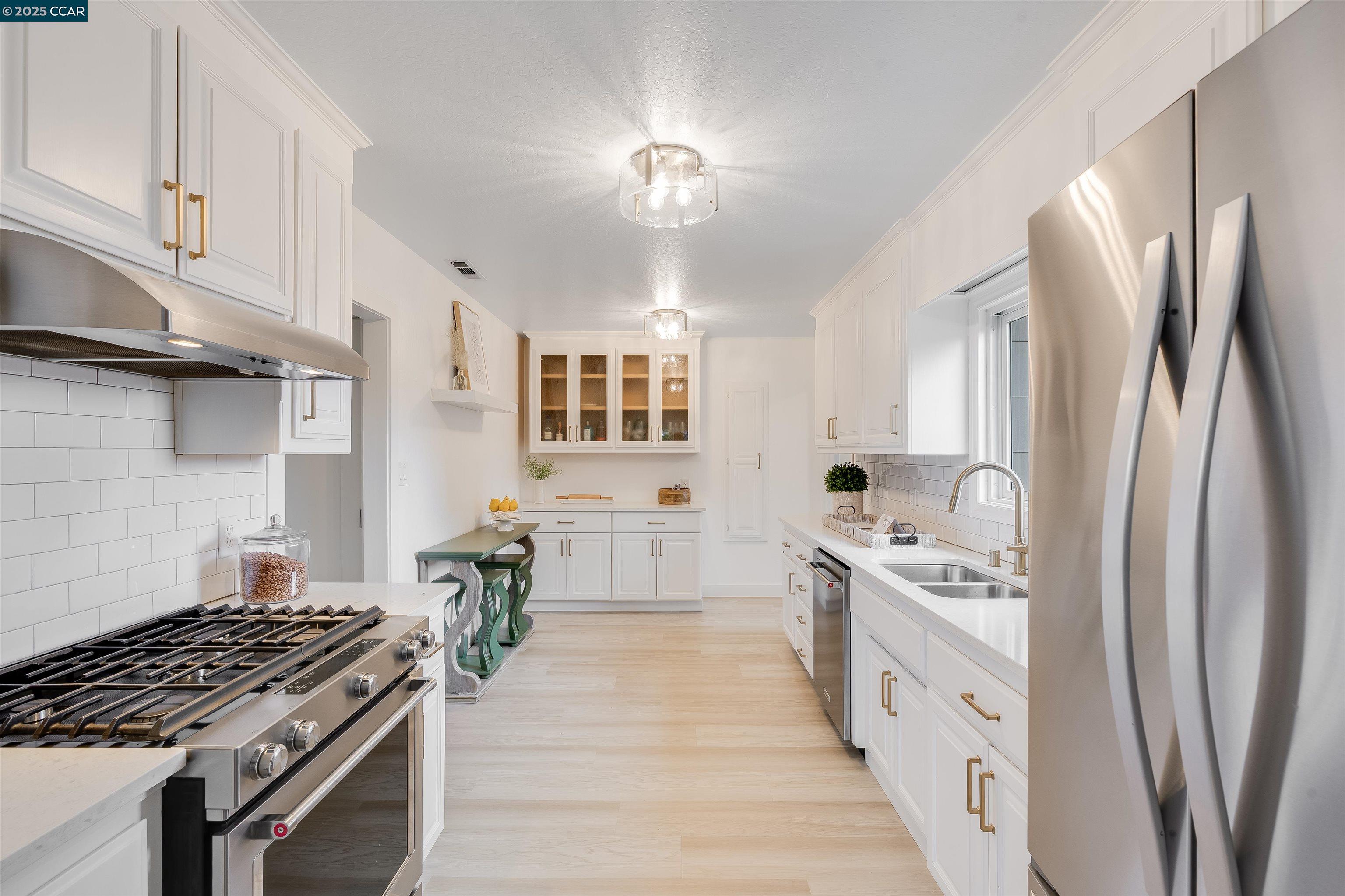 Detail Gallery Image 13 of 46 For 1150 Harbor View Dr, Martinez,  CA 94553 - 3 Beds | 2 Baths