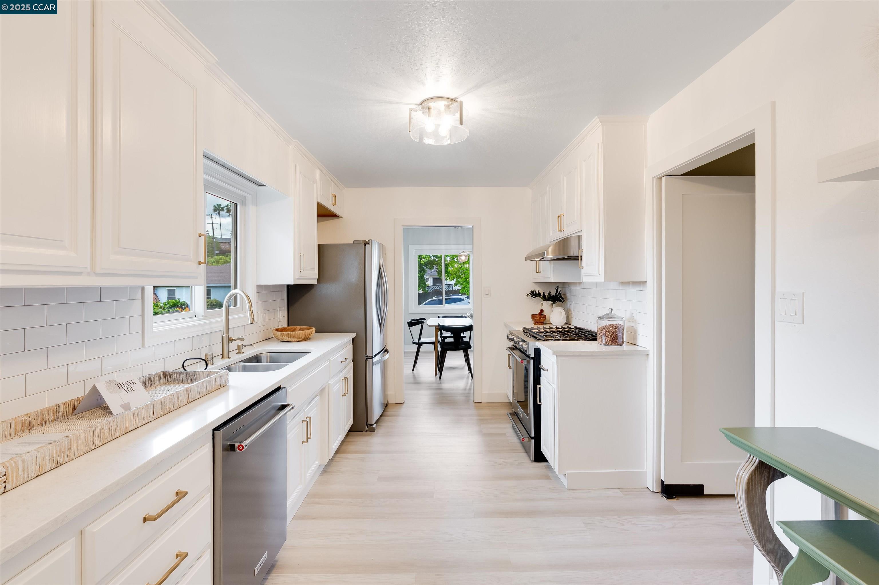 Detail Gallery Image 14 of 46 For 1150 Harbor View Dr, Martinez,  CA 94553 - 3 Beds | 2 Baths