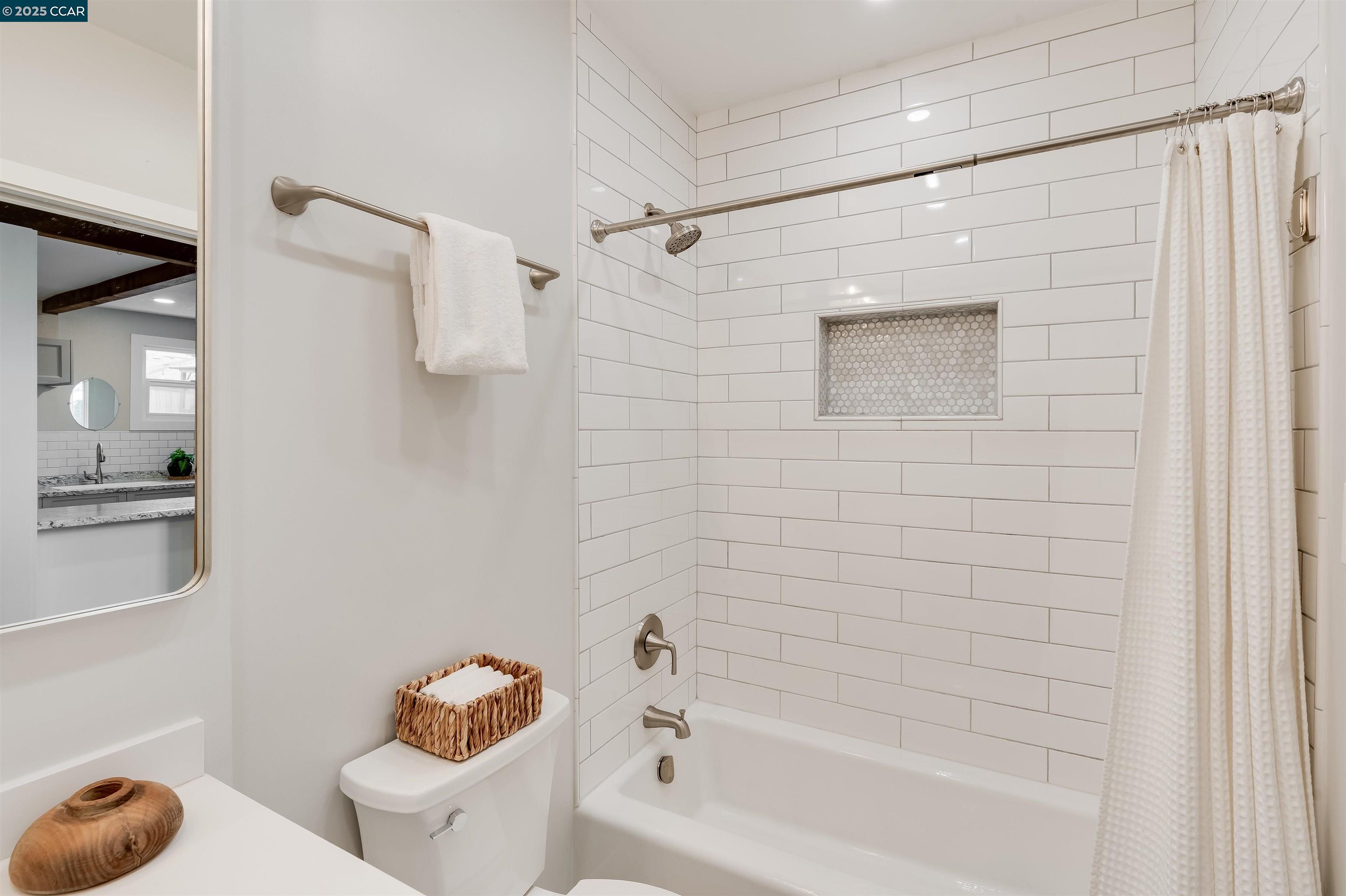 Detail Gallery Image 31 of 46 For 1150 Harbor View Dr, Martinez,  CA 94553 - 3 Beds | 2 Baths