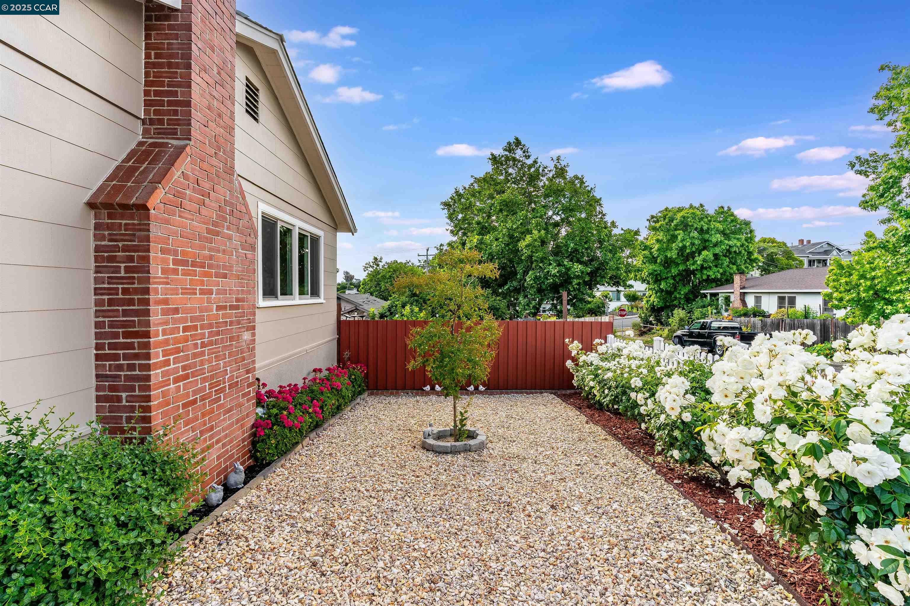 Detail Gallery Image 6 of 46 For 1150 Harbor View Dr, Martinez,  CA 94553 - 3 Beds | 2 Baths