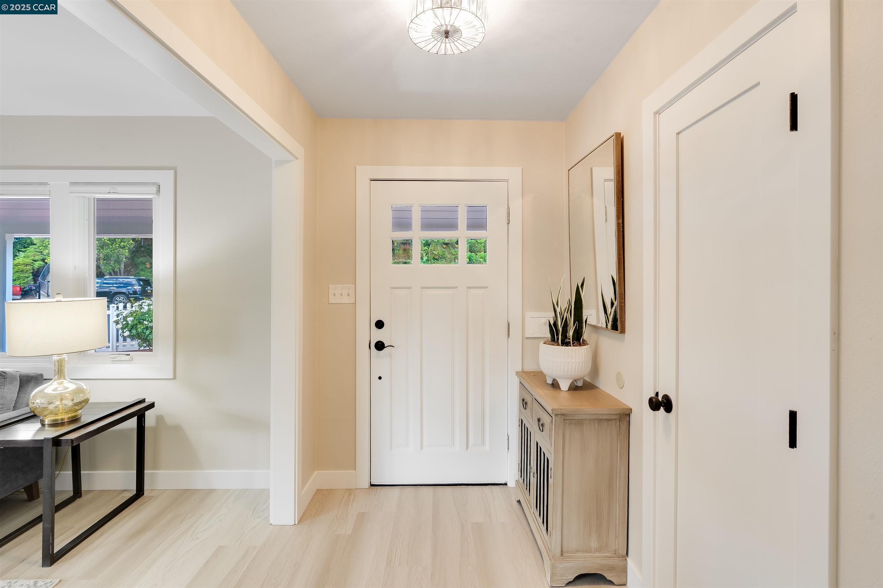 Detail Gallery Image 7 of 46 For 1150 Harbor View Dr, Martinez,  CA 94553 - 3 Beds | 2 Baths