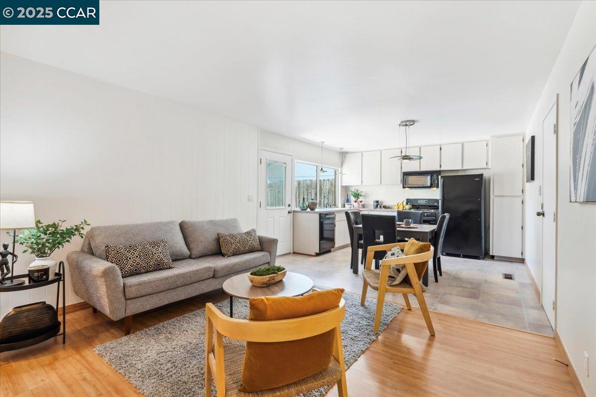 Detail Gallery Image 13 of 53 For 1144 Parkridge Dr, Richmond,  CA 94803 - 3 Beds | 2 Baths