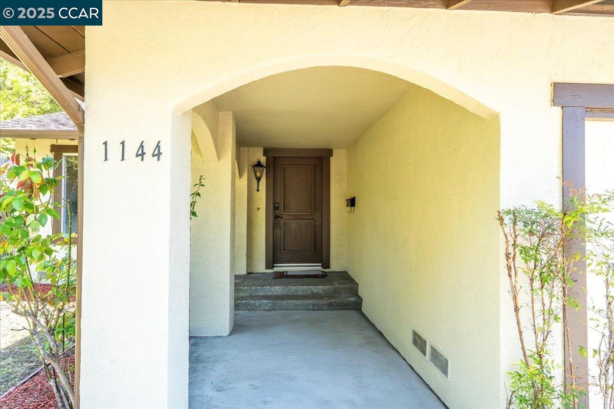 Detail Gallery Image 4 of 53 For 1144 Parkridge Dr, Richmond,  CA 94803 - 3 Beds | 2 Baths